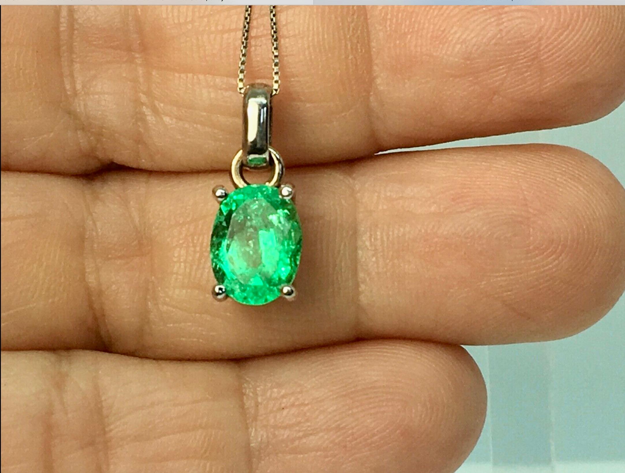 Solitaire pendant with a fine natural Colombian emerald oval cut, weigh apprrox. 1.85 carat, measurements; 9.53mmx7.45mm. Medium Green, VS in clarity. Excellent clarity and transparency! 
Composition: Solid White Gold 18K  
Style: Solitaire -
