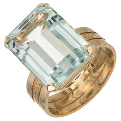 18.5 Carat Emerald Cut Aquamarine Yellow Gold Cocktail Ring