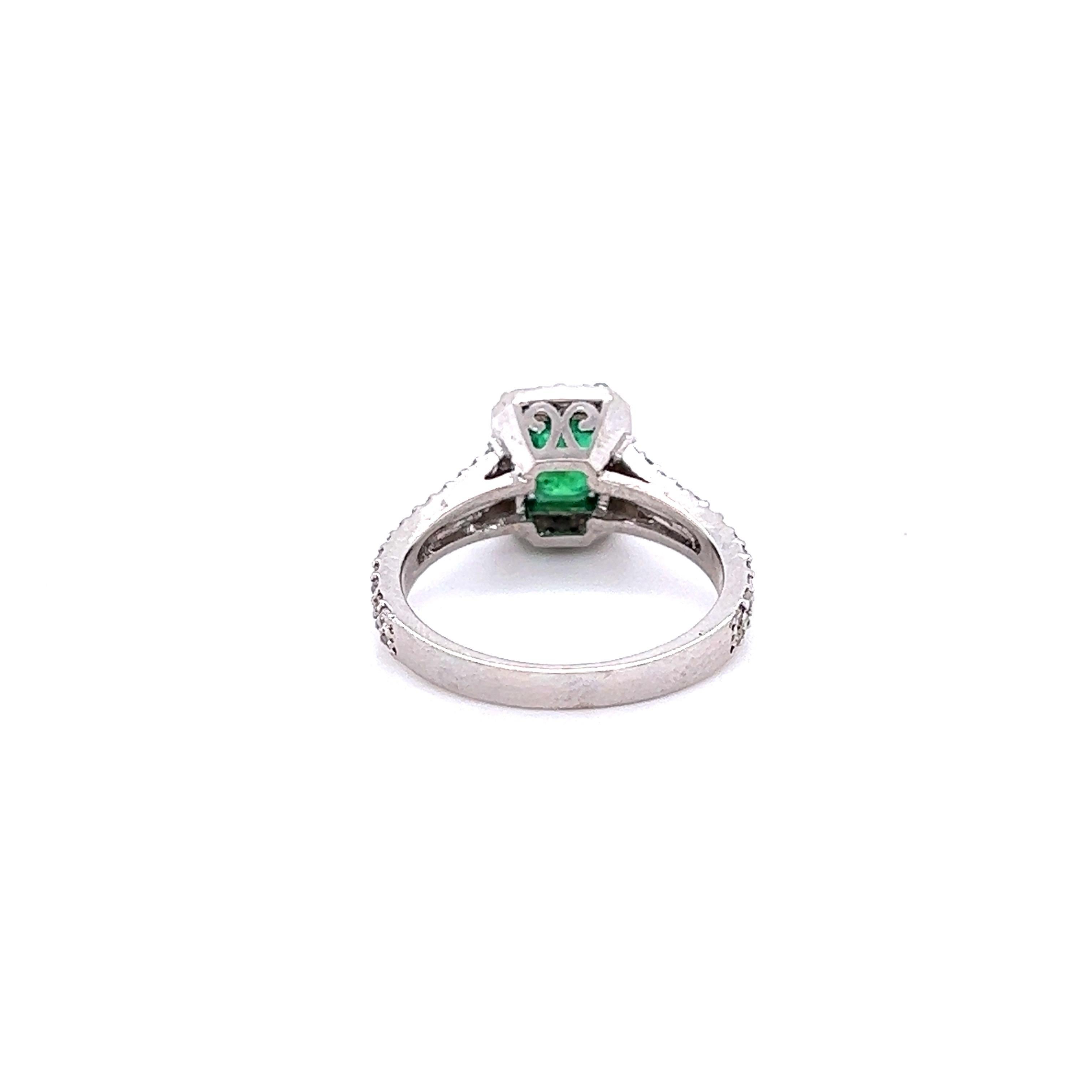 Taille émeraude 1.85 Carat Emerald Diamond 18 Karat White Gold Engagement Ring en vente