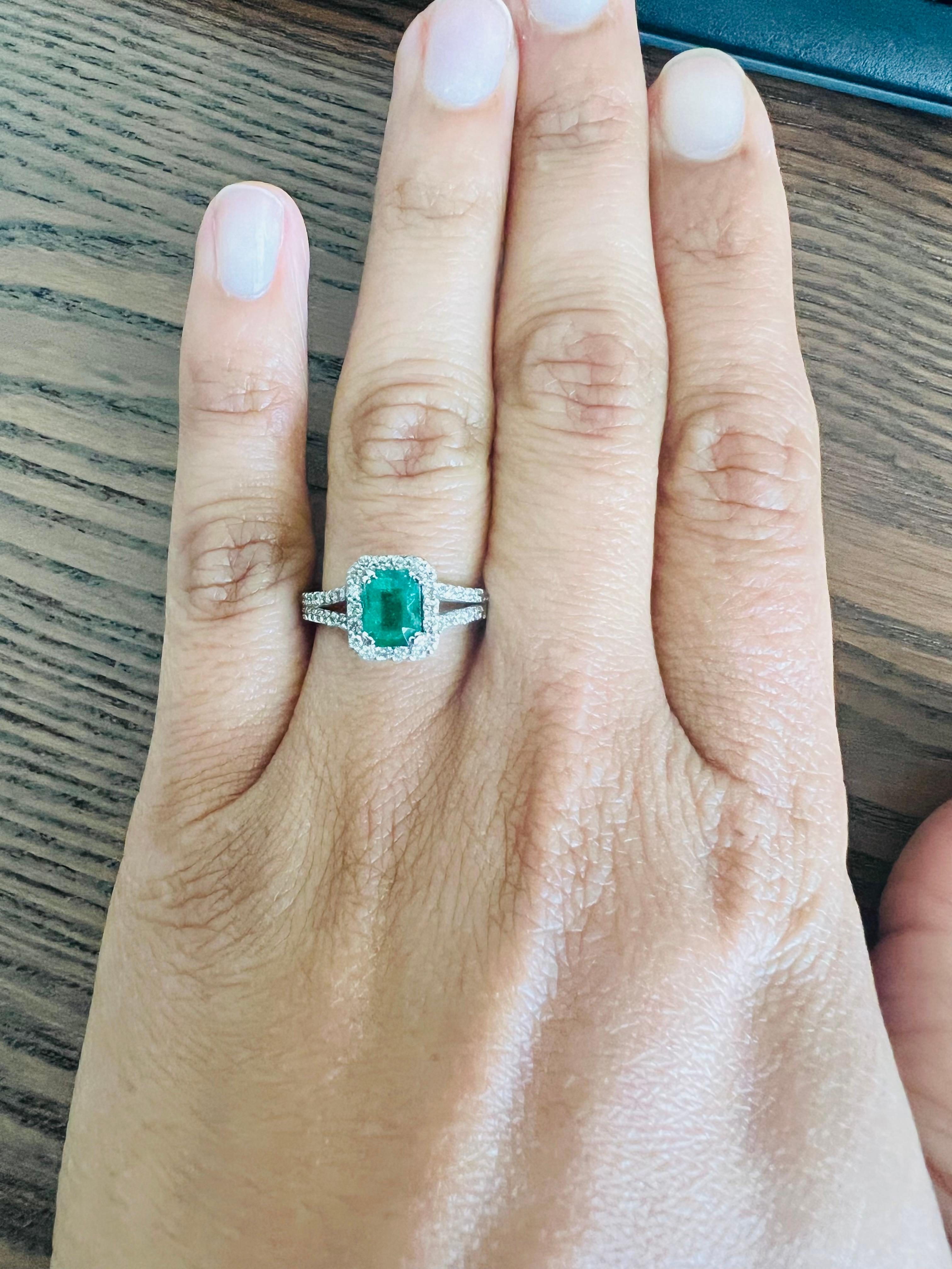 1.85 Carat Emerald Diamond 18 Karat White Gold Engagement Ring In New Condition For Sale In Los Angeles, CA
