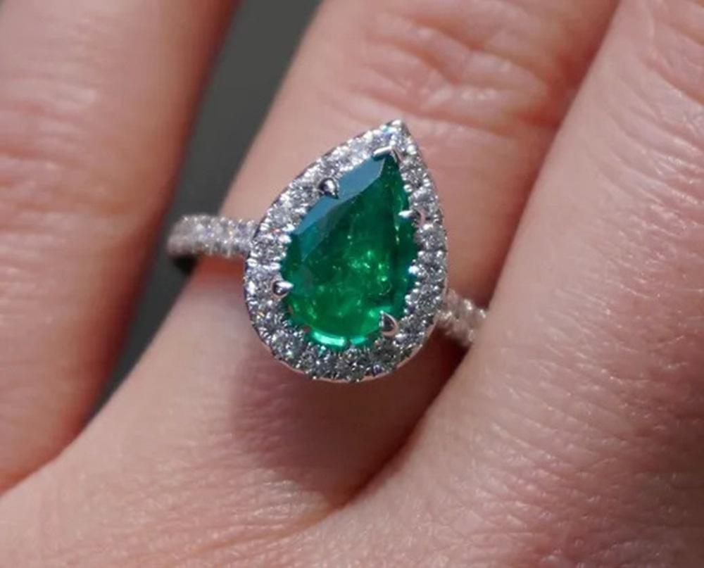 1.85 Carat Emerald Pear Ring For Sale 1