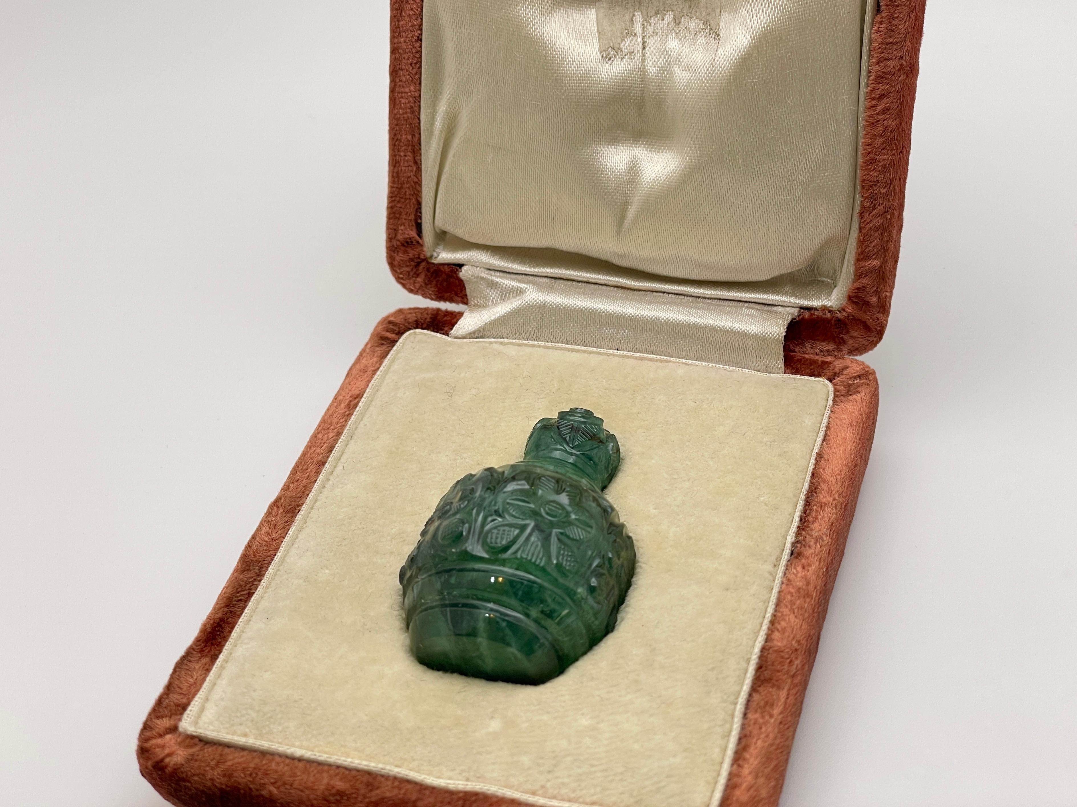 185 Carat Natural Carved Emerald Perfume Bottle with Original Box For Sale 8