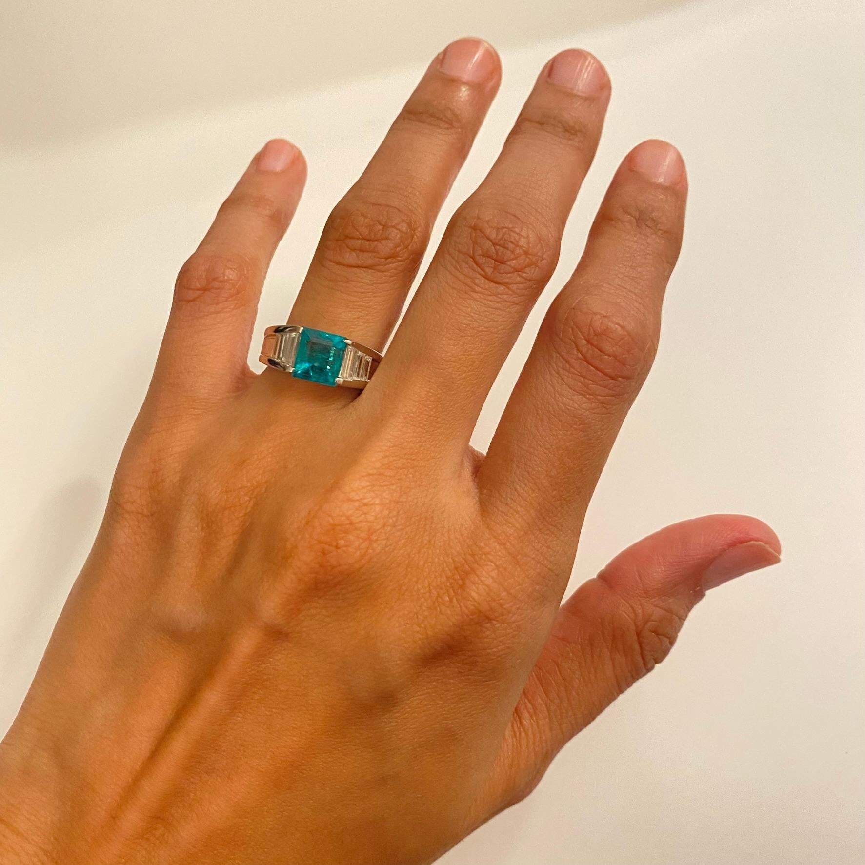 1.85 Carat Natural Columbian Emerald Platinum Ring  In Good Condition For Sale In New York, NY