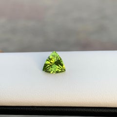 1.85 Carat Natural Loose Apple Green Peridot Trillion Shape Gem For Ring