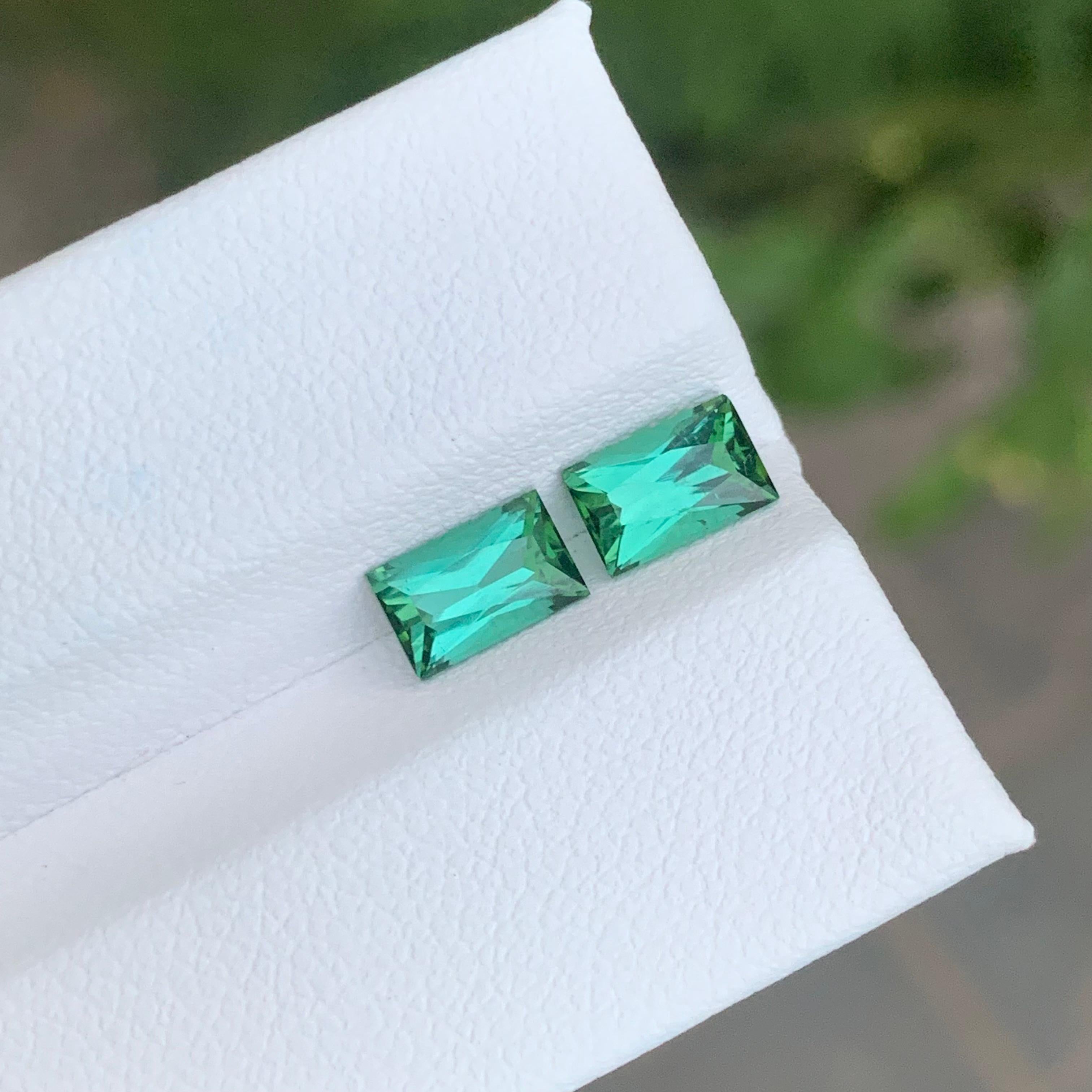 1,85 carati di tormalina blu verde naturale sfusa, coppia di gemme con taglio a forbice in vendita 4