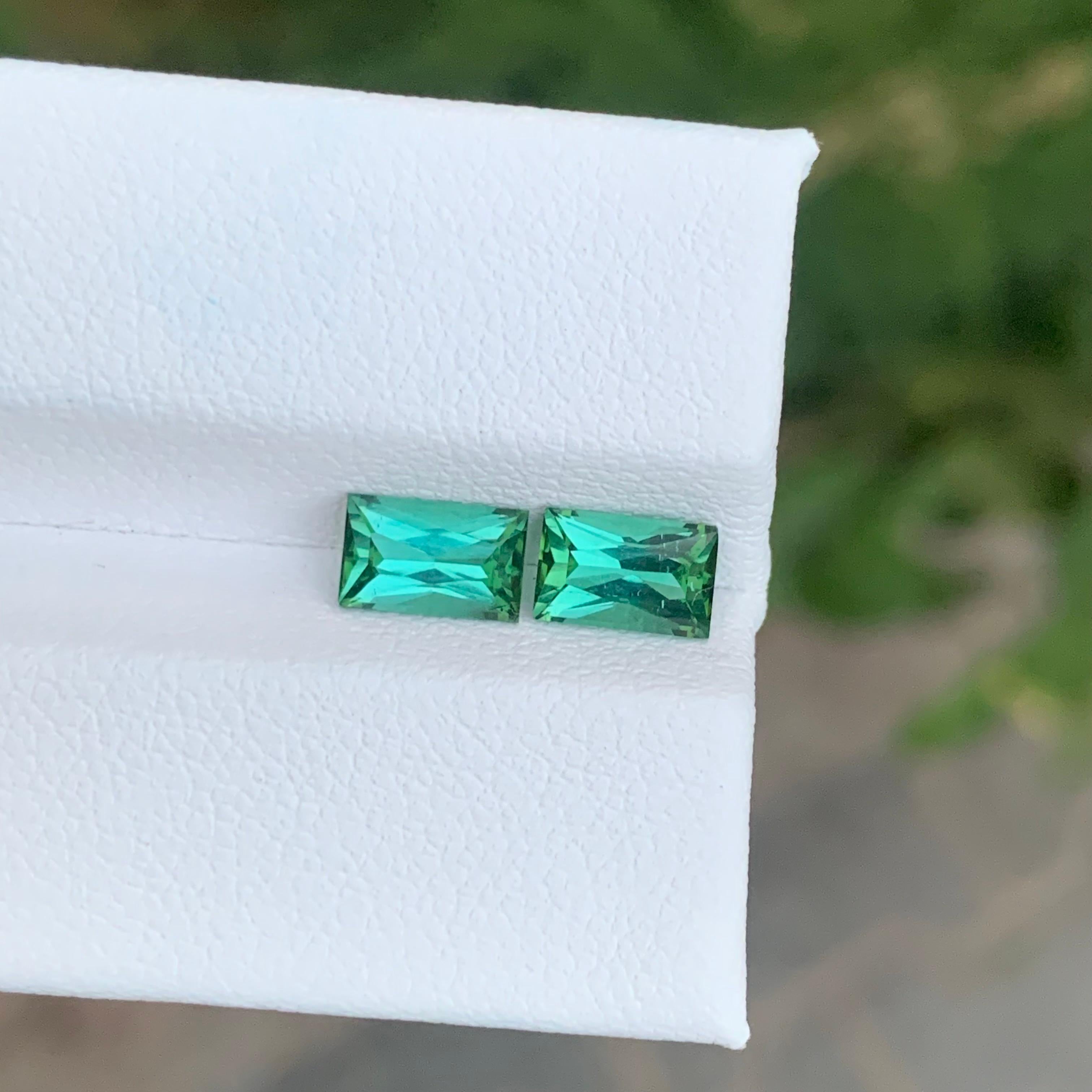 Arts and Crafts 1,85 carati di tormalina blu verde naturale sfusa, coppia di gemme con taglio a forbice in vendita