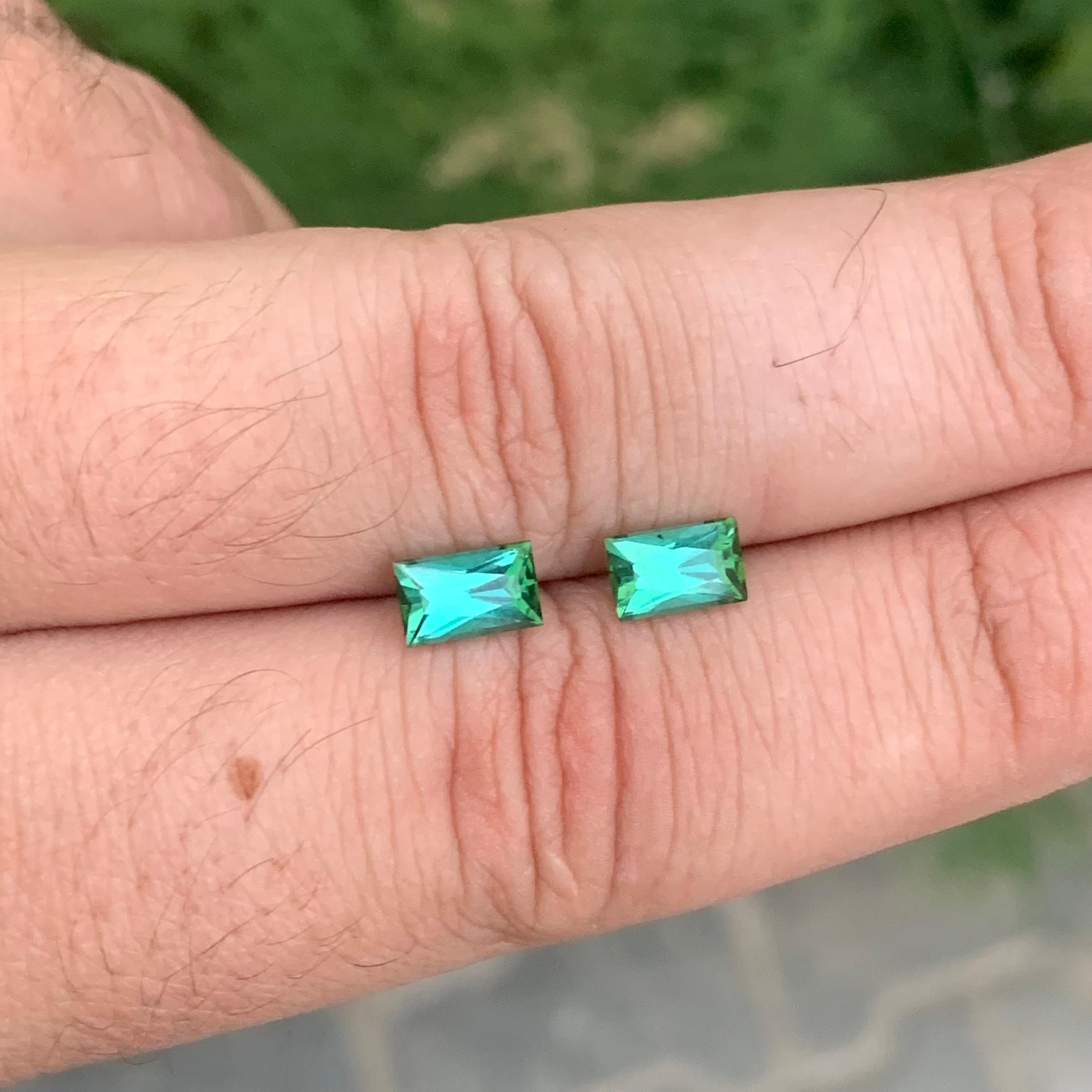 1,85 carati di tormalina blu verde naturale sfusa, coppia di gemme con taglio a forbice in vendita 2