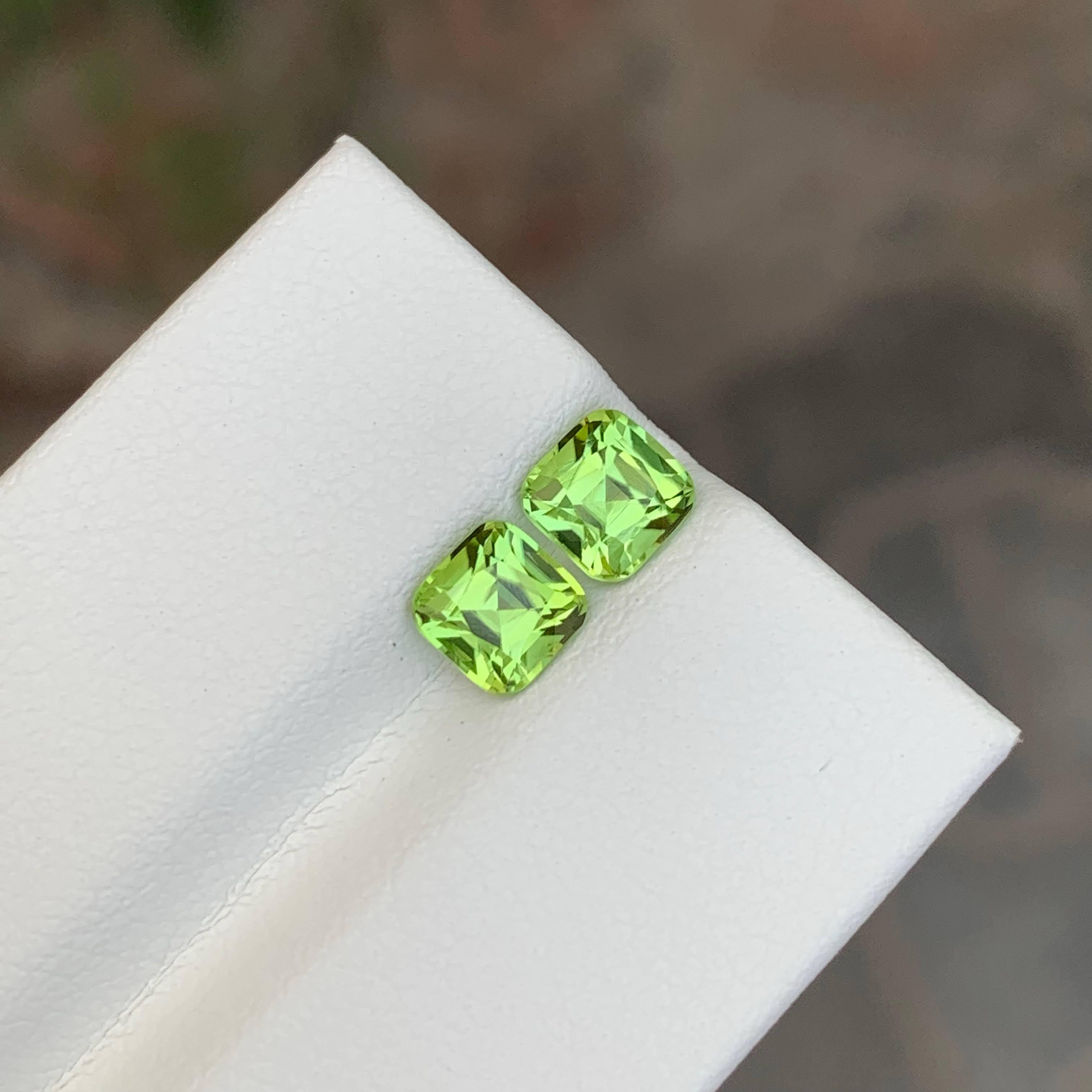 1,85 Karat Natürlicher loser grüner Peridot Paar im Kissenschliff Pakistanischer Edelstein im Angebot 5