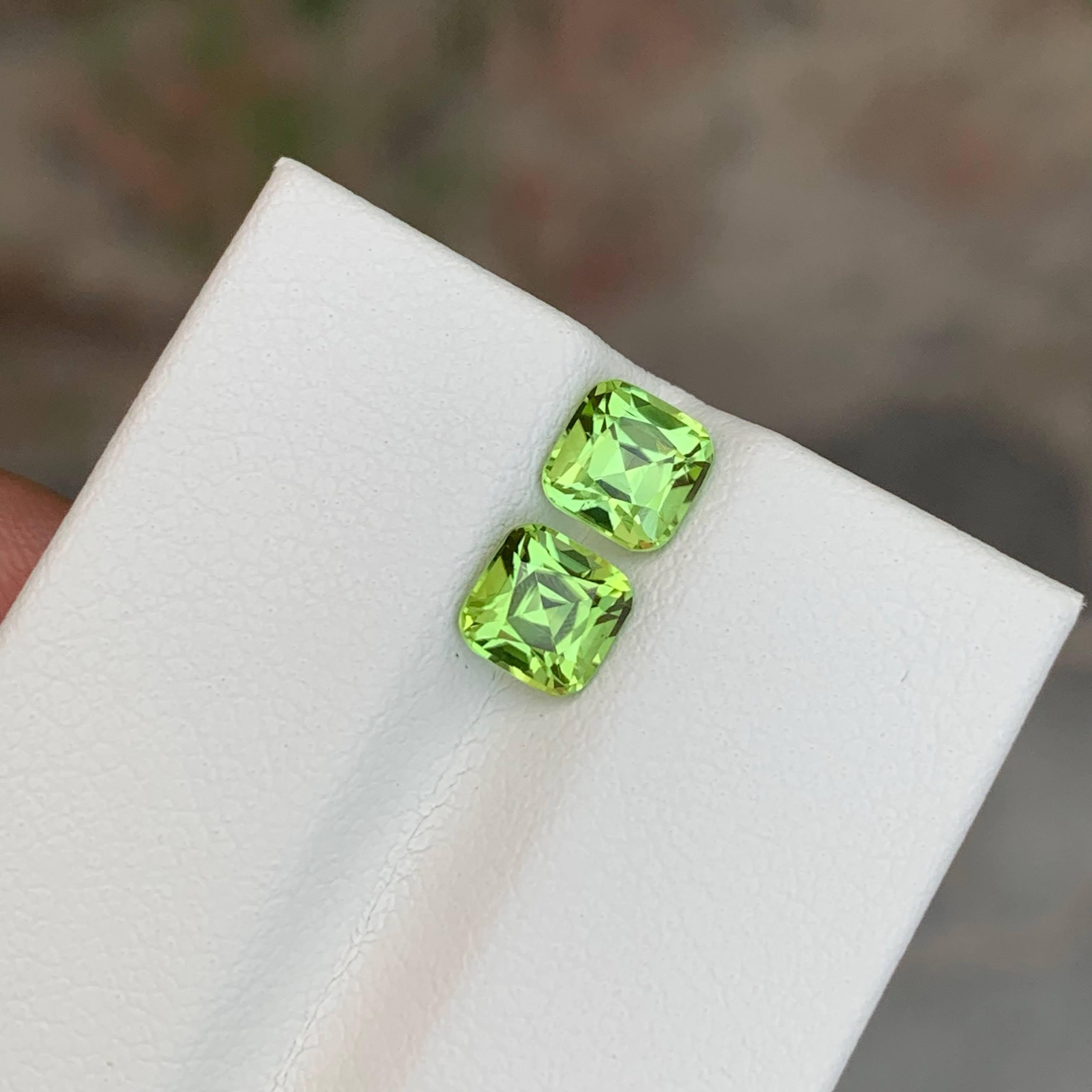 1,85 Karat Natürlicher loser grüner Peridot Paar im Kissenschliff Pakistanischer Edelstein im Angebot 6