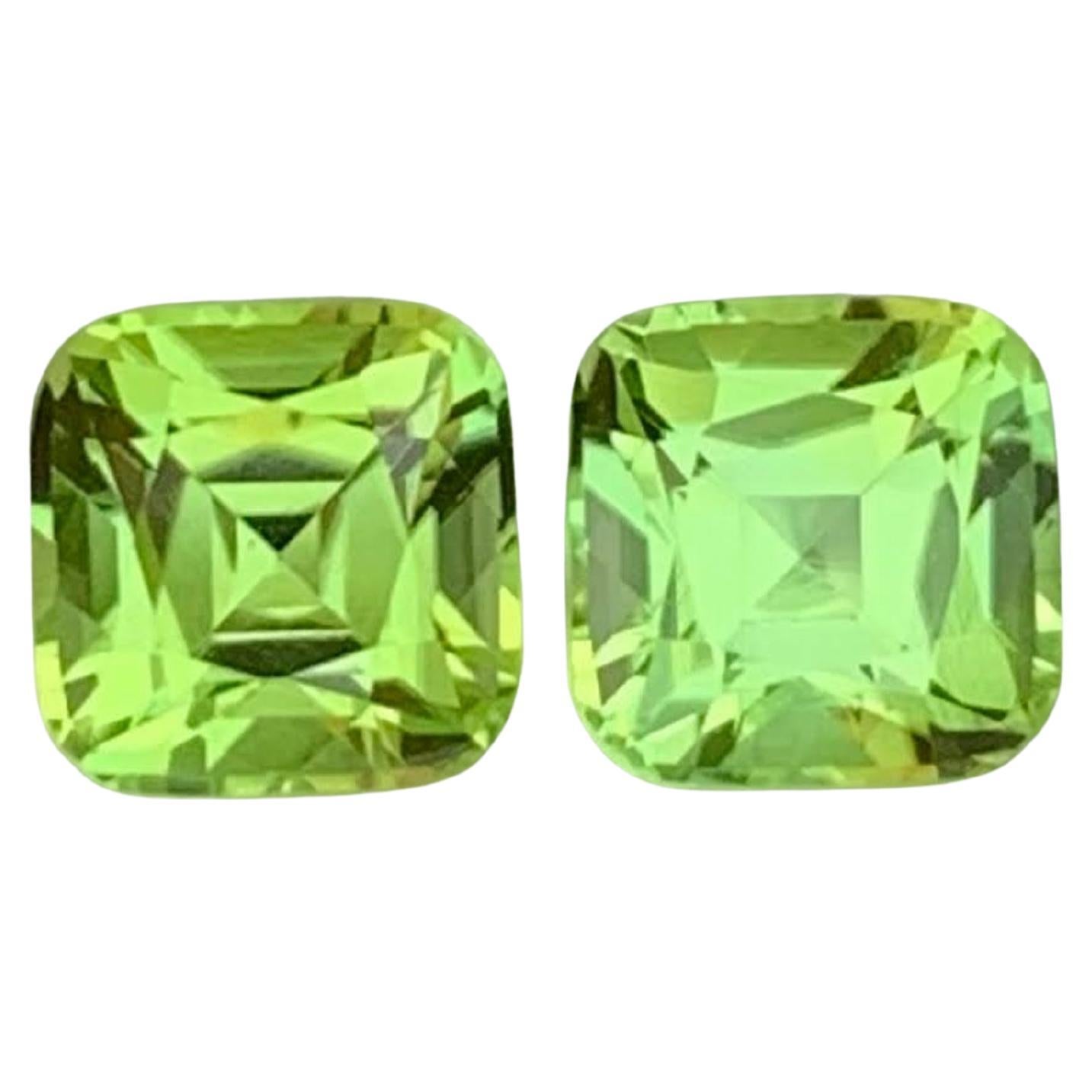 1,85 Karat Natürlicher loser grüner Peridot Paar im Kissenschliff Pakistanischer Edelstein im Angebot