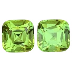 1,85 Karat Natürlicher loser grüner Peridot Paar im Kissenschliff Pakistanischer Edelstein