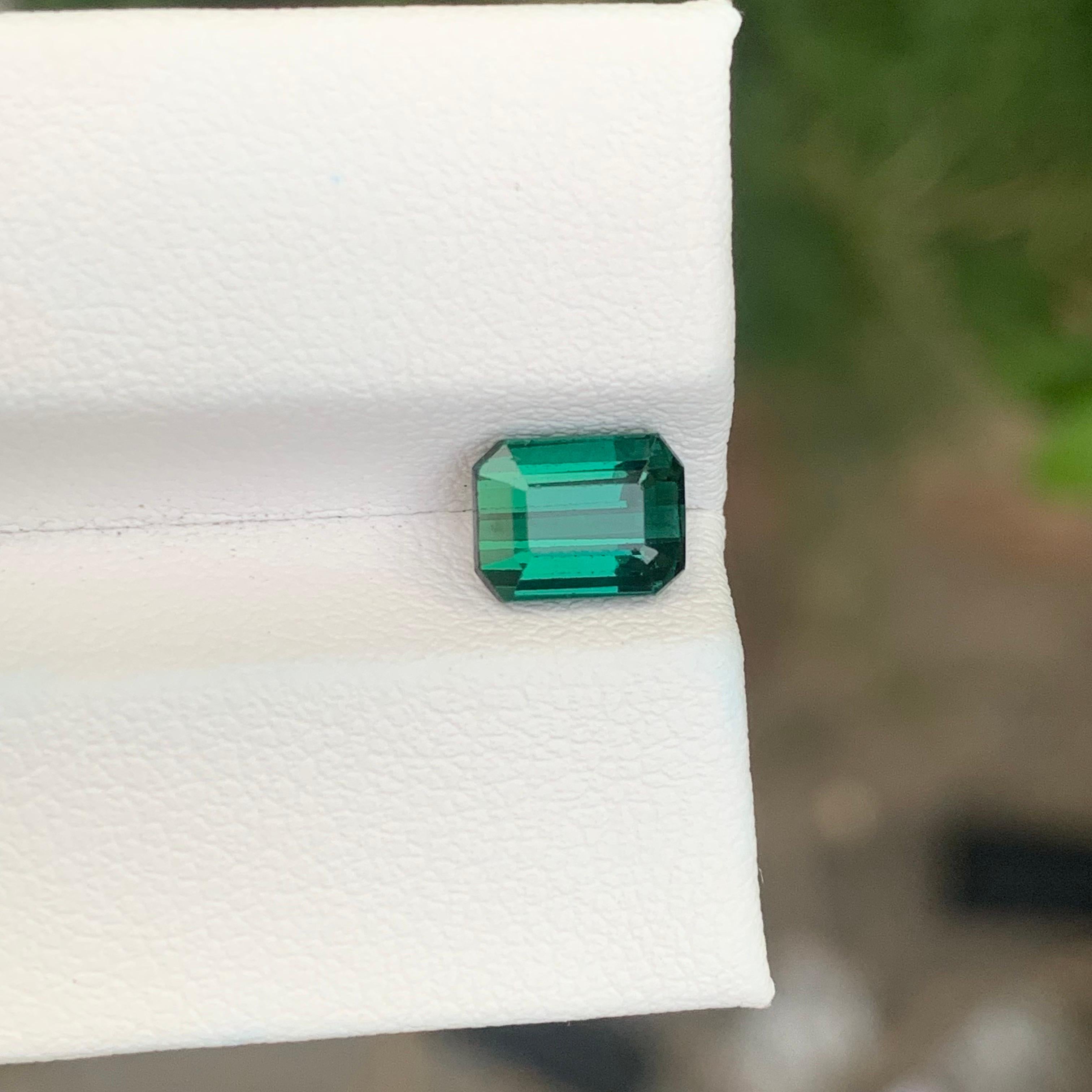 1.85 Karat Natürlicher loser grüner Turmalin Smaragd Form Edelstein (Arts and Crafts) im Angebot