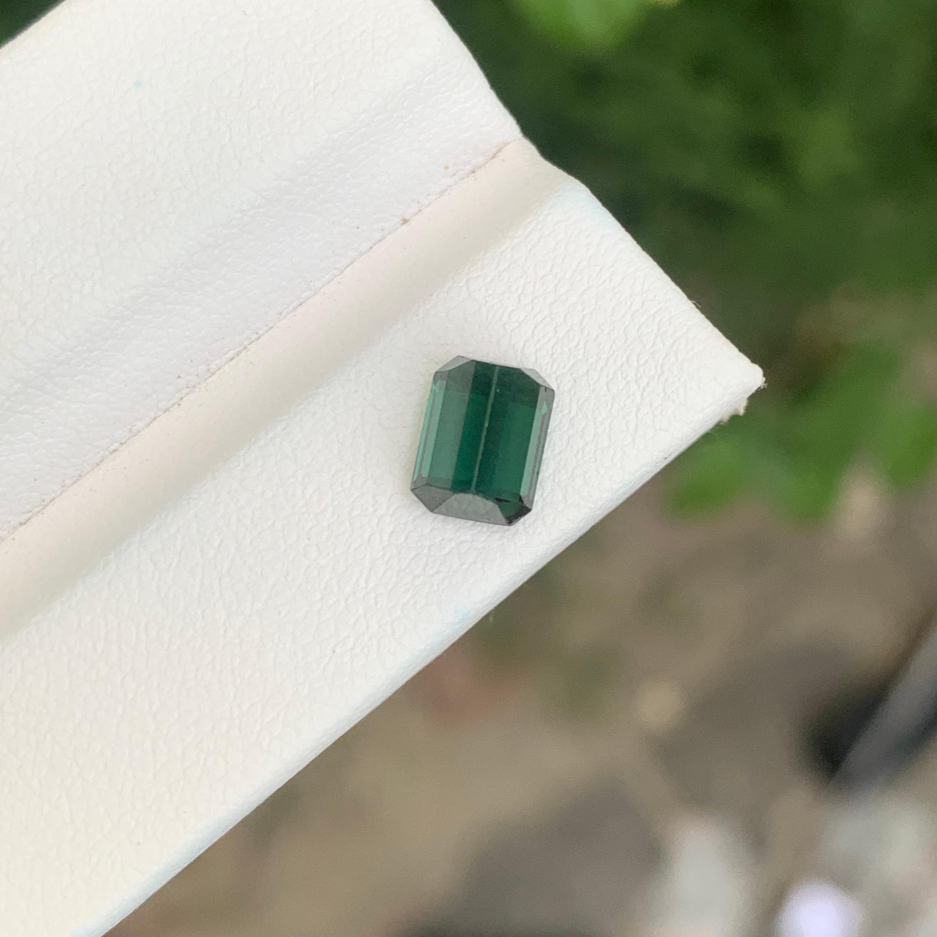 1.85 Karat Natürlicher loser grüner Turmalin Smaragd Form Edelstein (Smaragdschliff) im Angebot