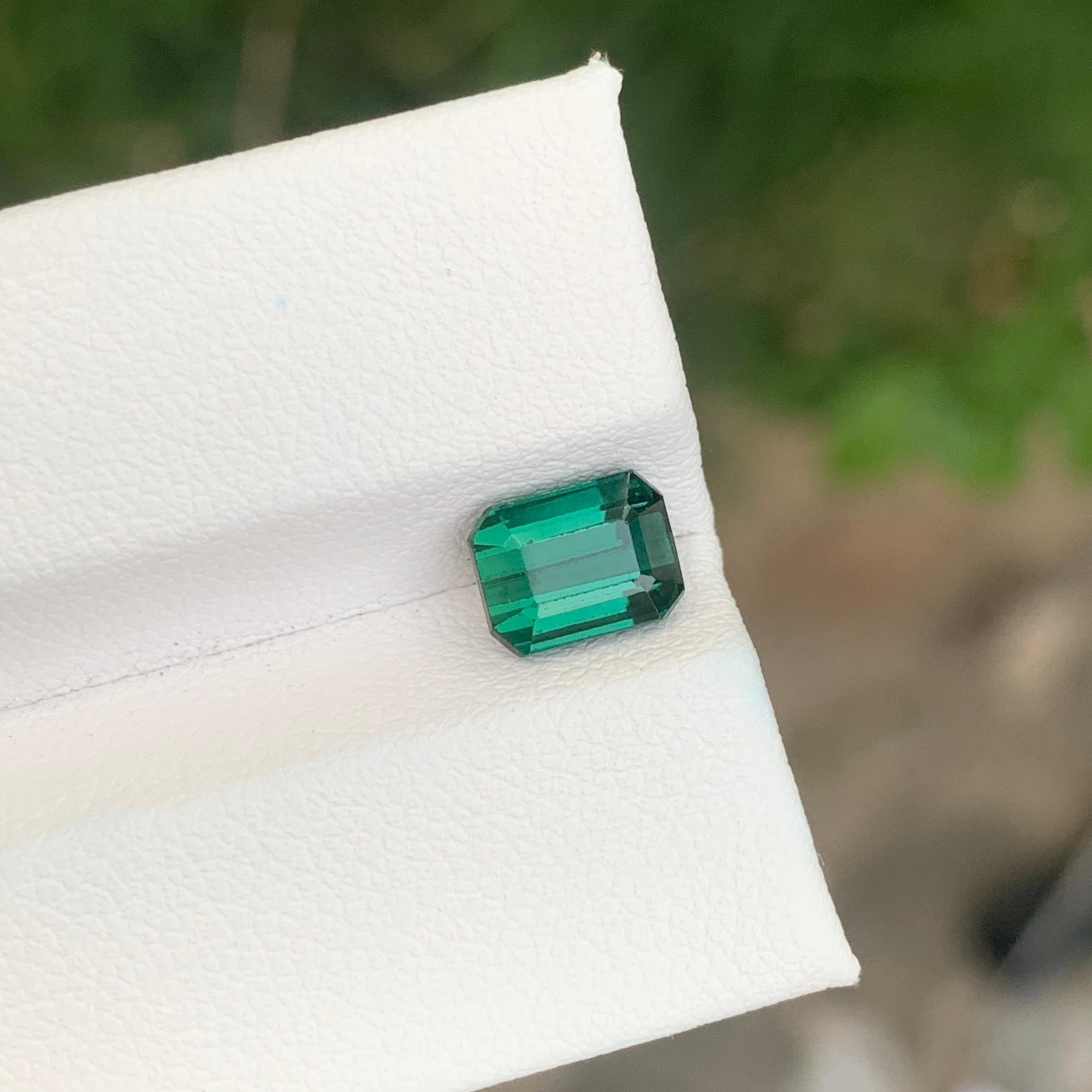 1.85 Karat Natürlicher loser grüner Turmalin Smaragd Form Edelstein im Zustand „Neu“ im Angebot in Peshawar, PK