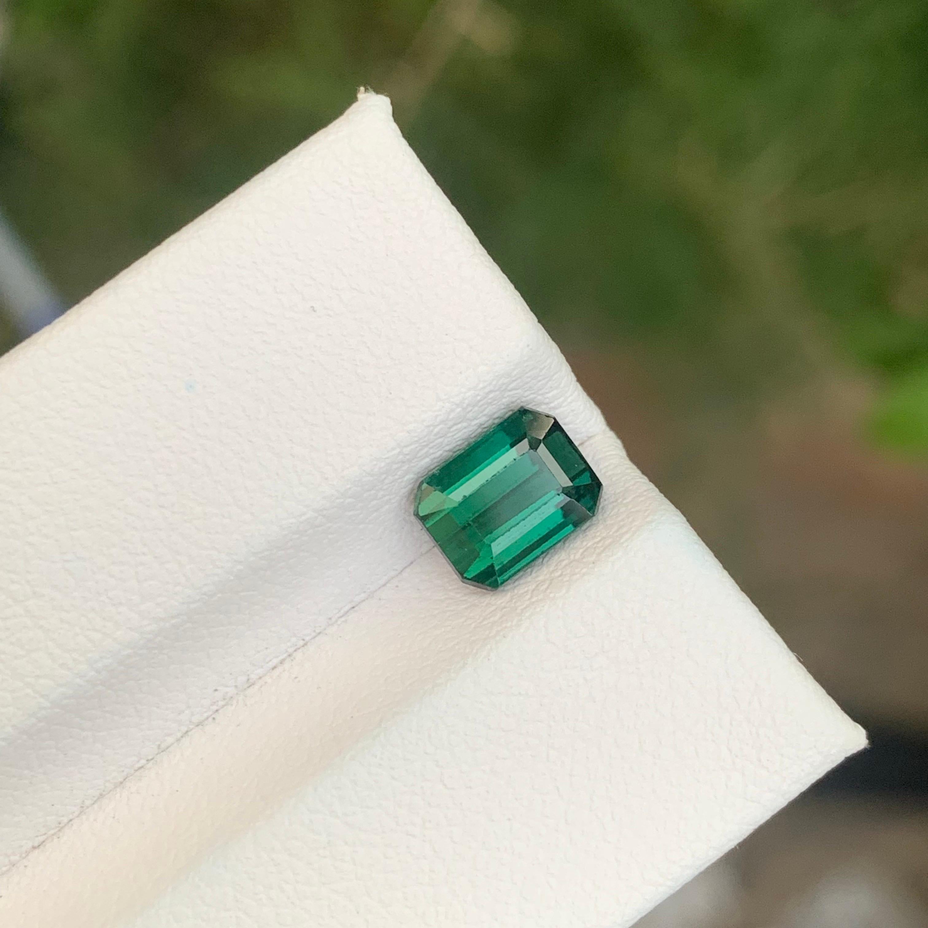 1.85 Karat Natürlicher loser grüner Turmalin Smaragd Form Edelstein für Damen oder Herren im Angebot