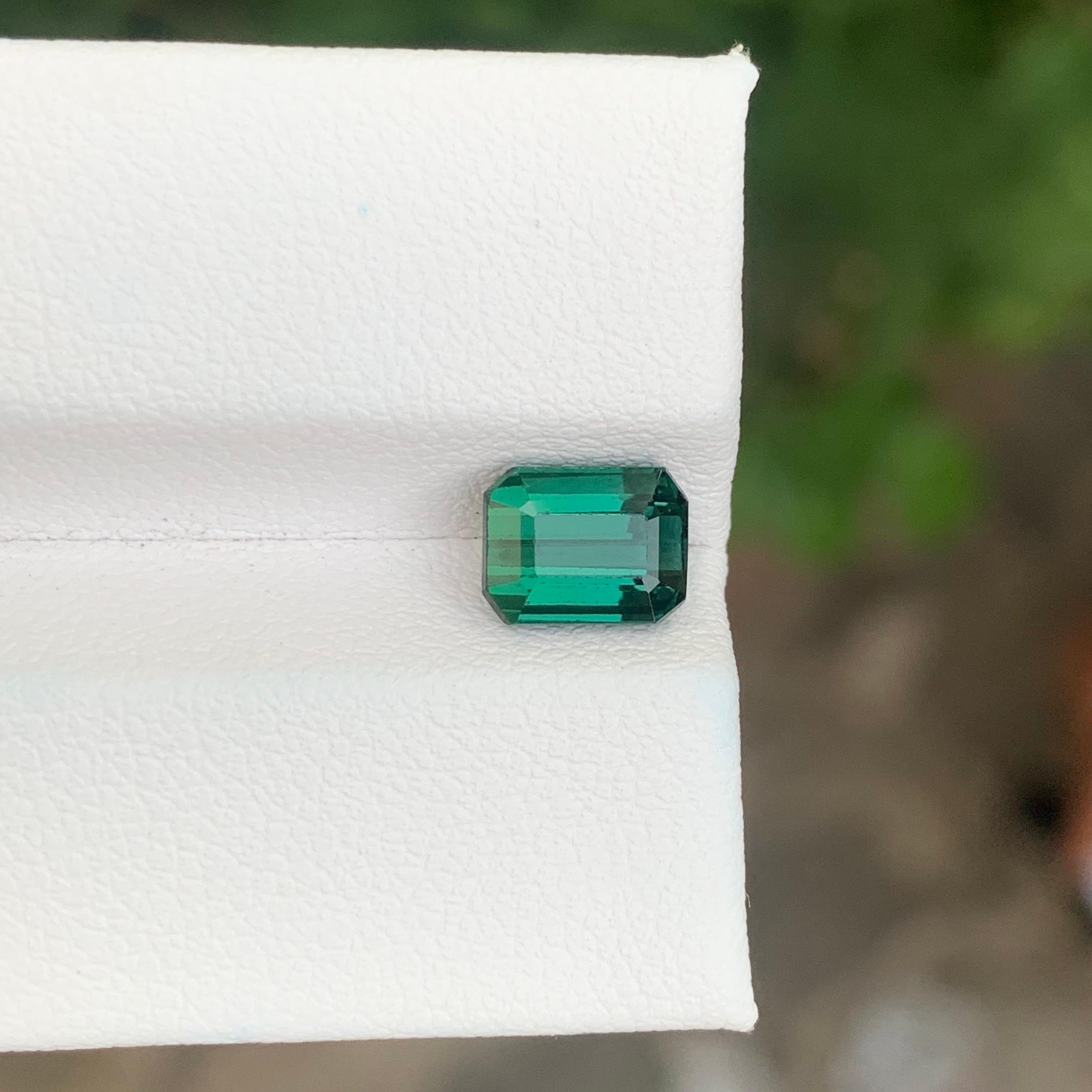 1.85 Karat Natürlicher loser grüner Turmalin Smaragd Form Edelstein im Angebot 1