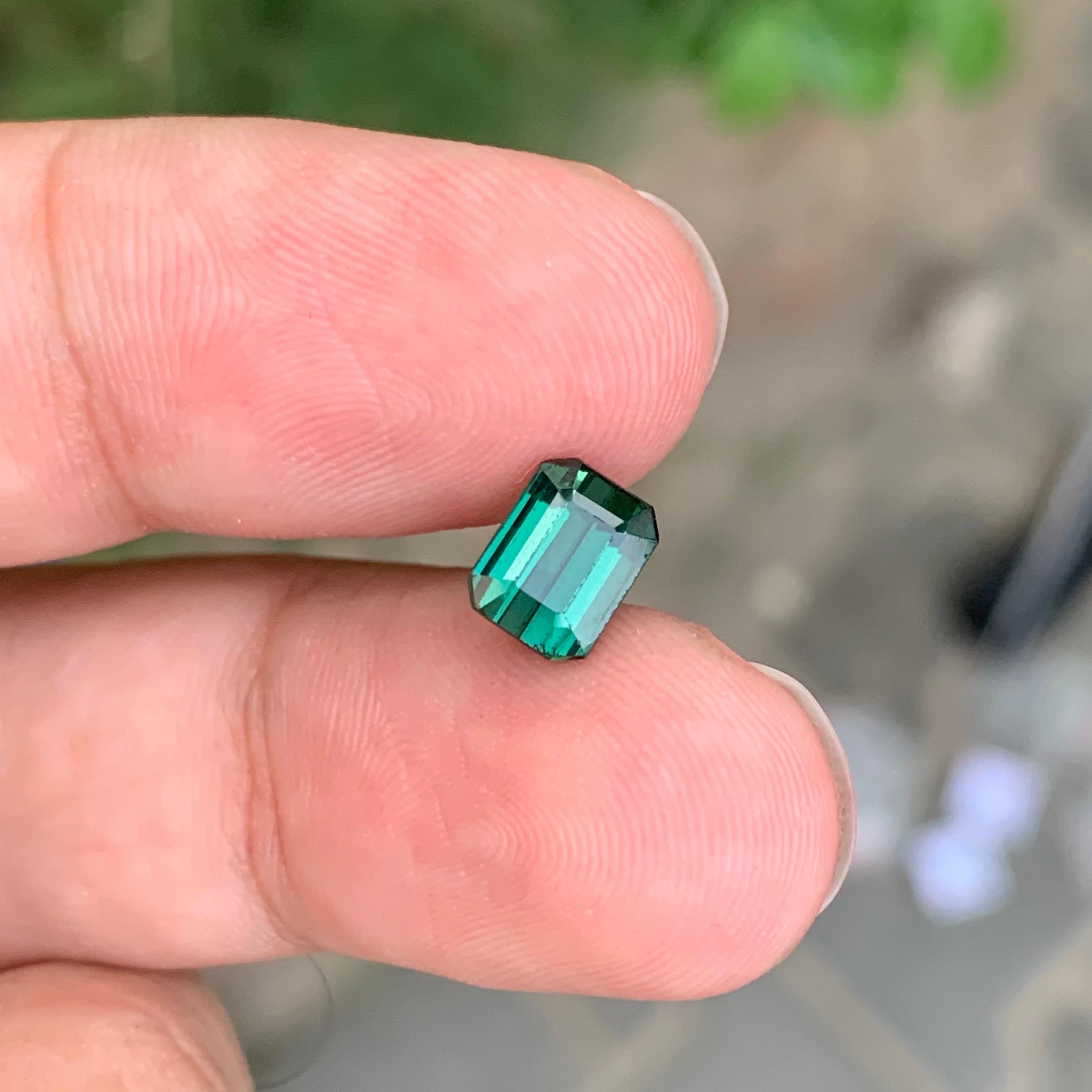 1.85 Karat Natürlicher loser grüner Turmalin Smaragd Form Edelstein im Angebot 3