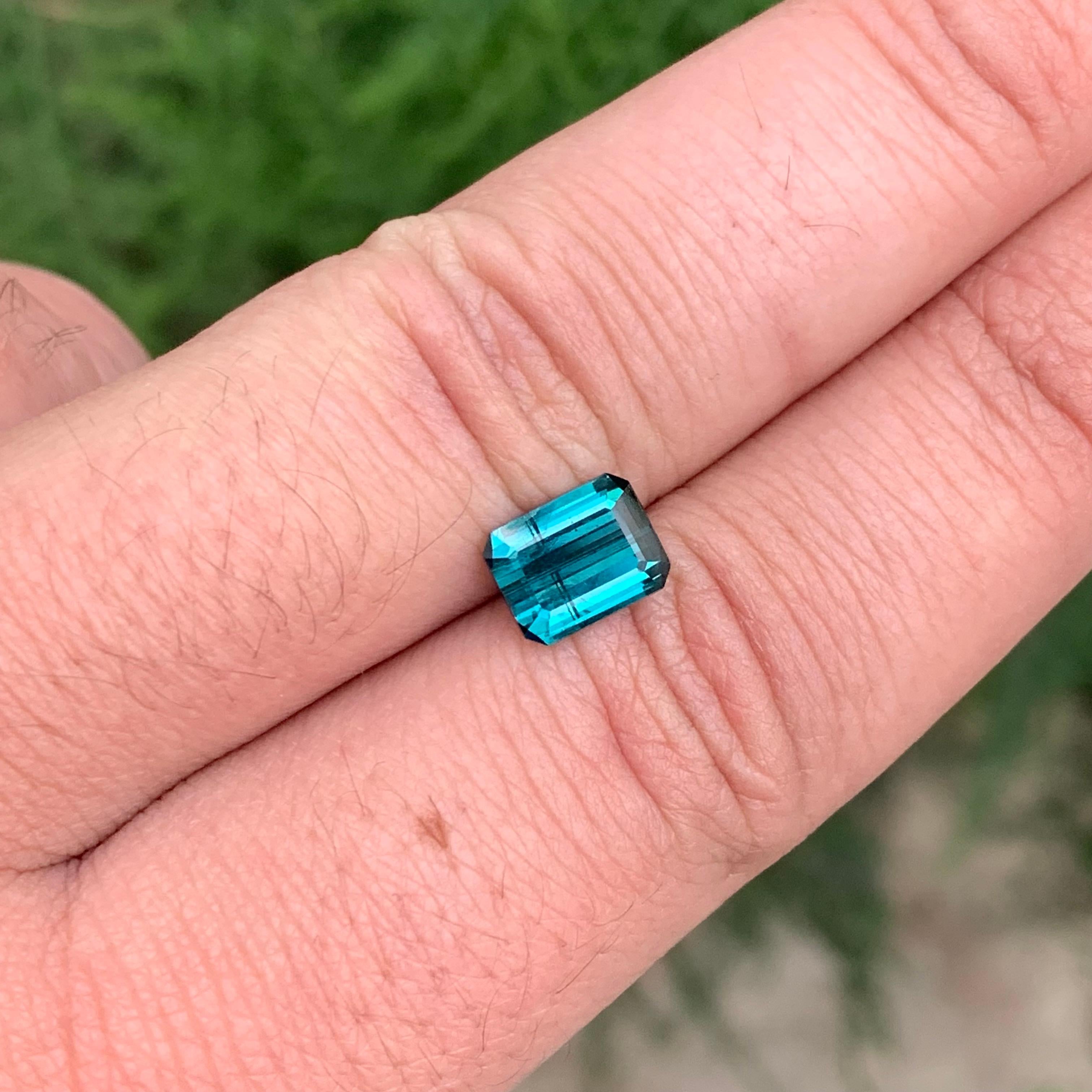 1.85 Carat Natural Loose Indicolite Tourmaline Emerald Shape Gem en vente 6