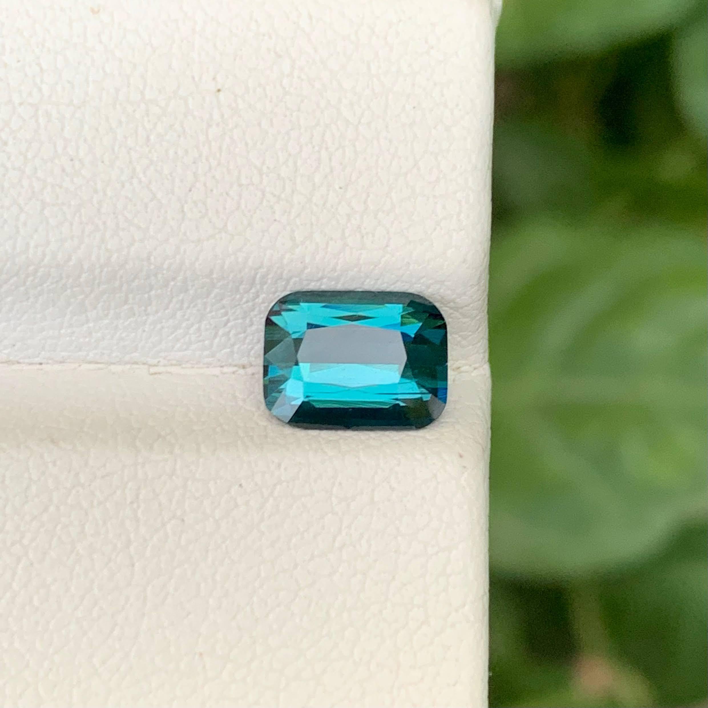 Peso 1,85 carati 
Dimensioni 8,2x6,2x4,4mm
Trattamento Nessuno 
Origine afgana 
Clarity Loup Clean 
Forma taglio cuscino 




Questa tormalina Indicolite sciolta naturale da 1,85 carati presenta un'accattivante tonalità di blu scuro, che fonde il