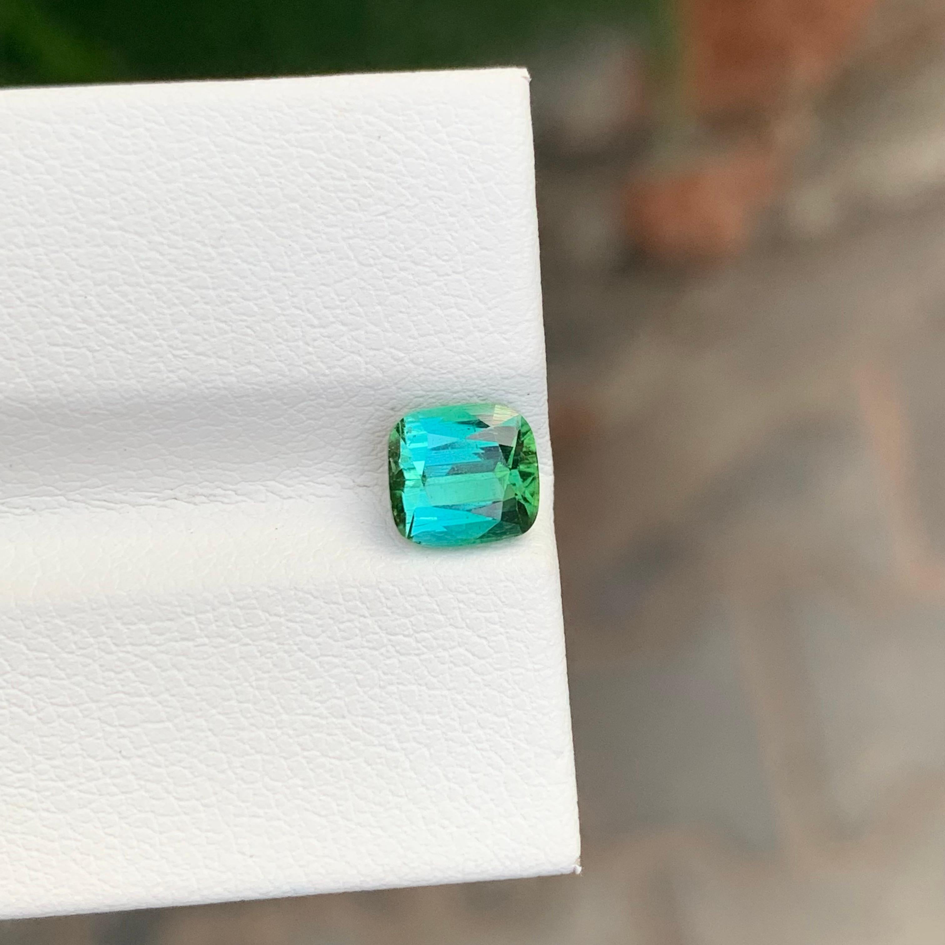 Tourmaline lagonale naturelle non sertie de 1.85 carats de forme coussin pour bague Unisexe en vente
