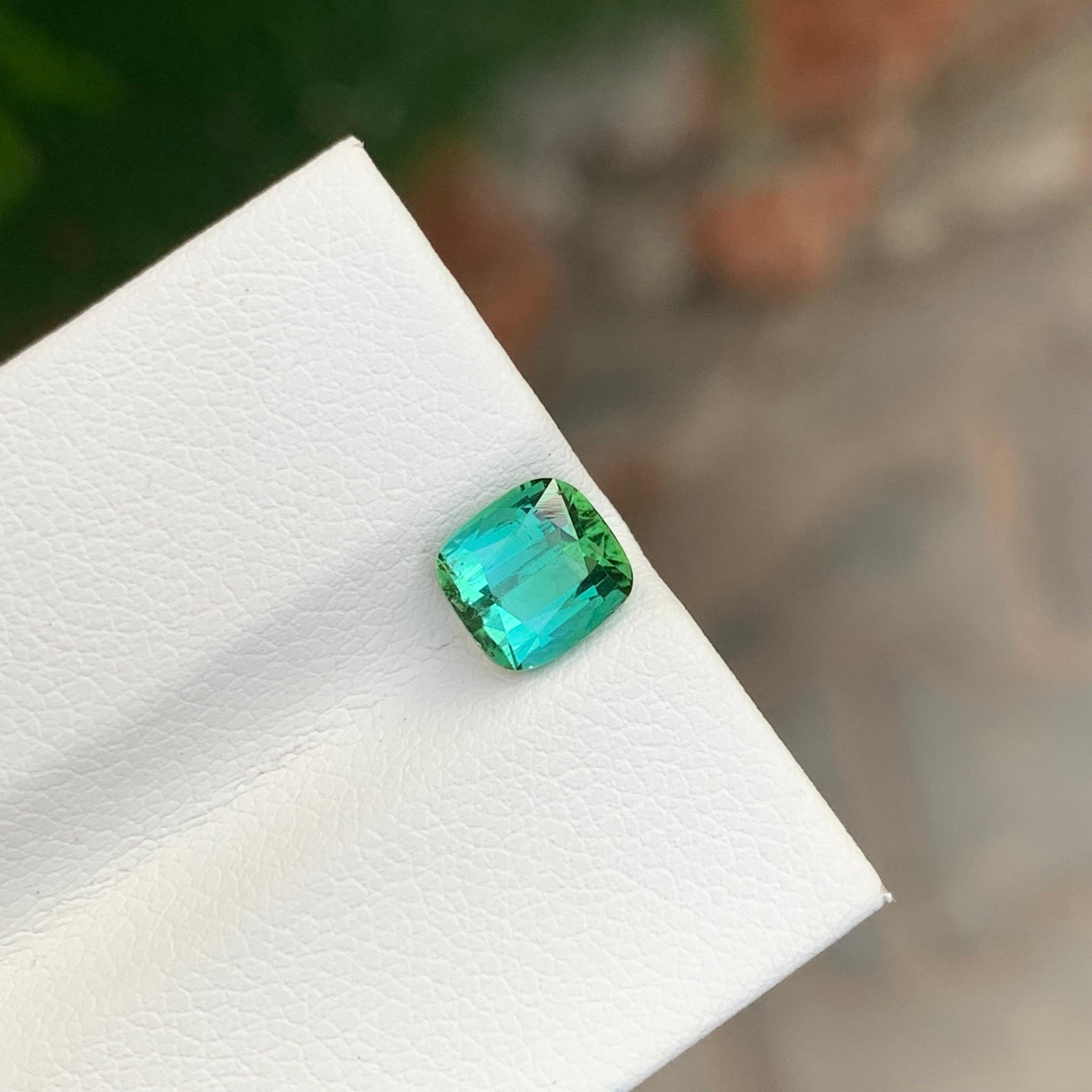 Tourmaline lagonale naturelle non sertie de 1.85 carats de forme coussin pour bague en vente 1