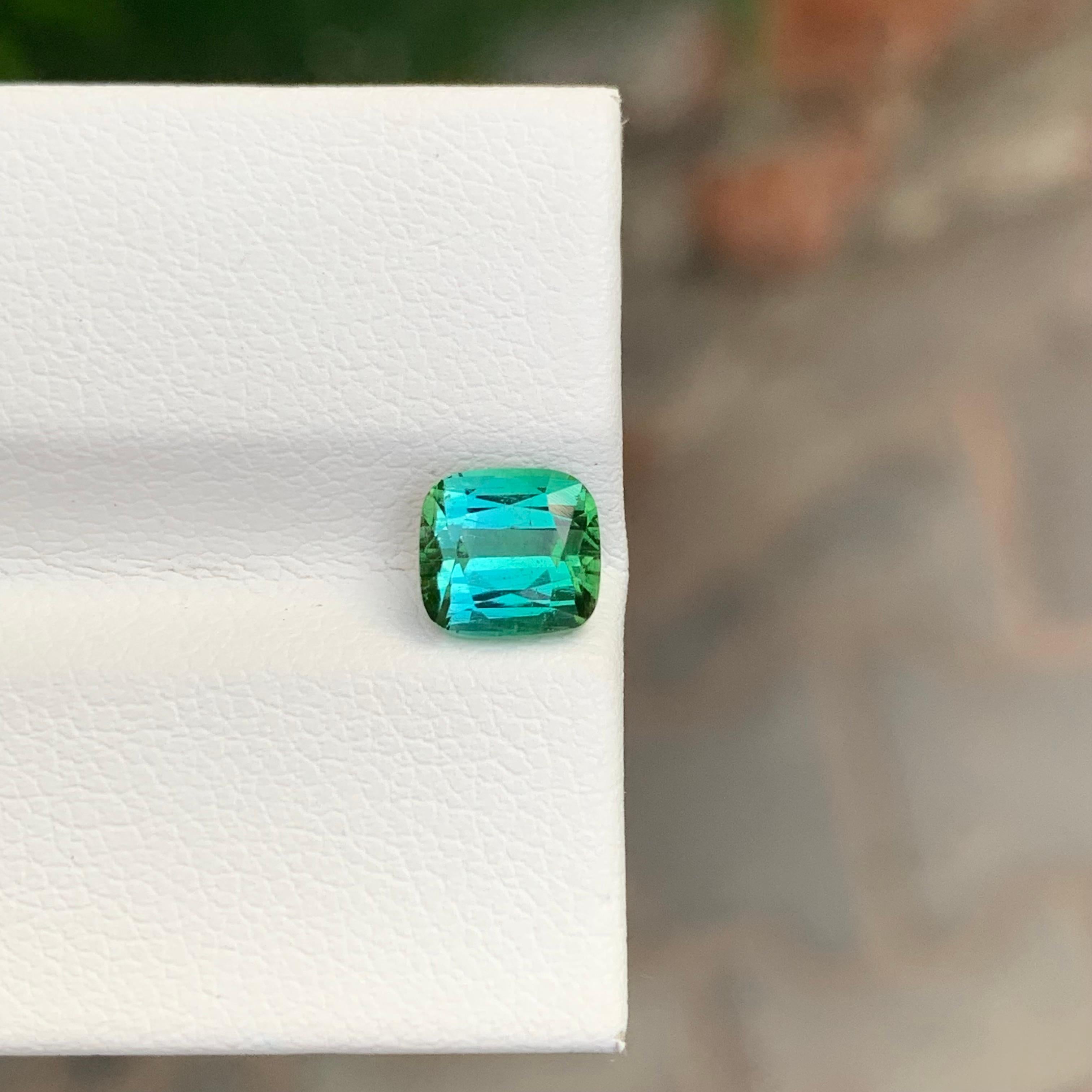 Tourmaline lagonale naturelle non sertie de 1.85 carats de forme coussin pour bague en vente 2