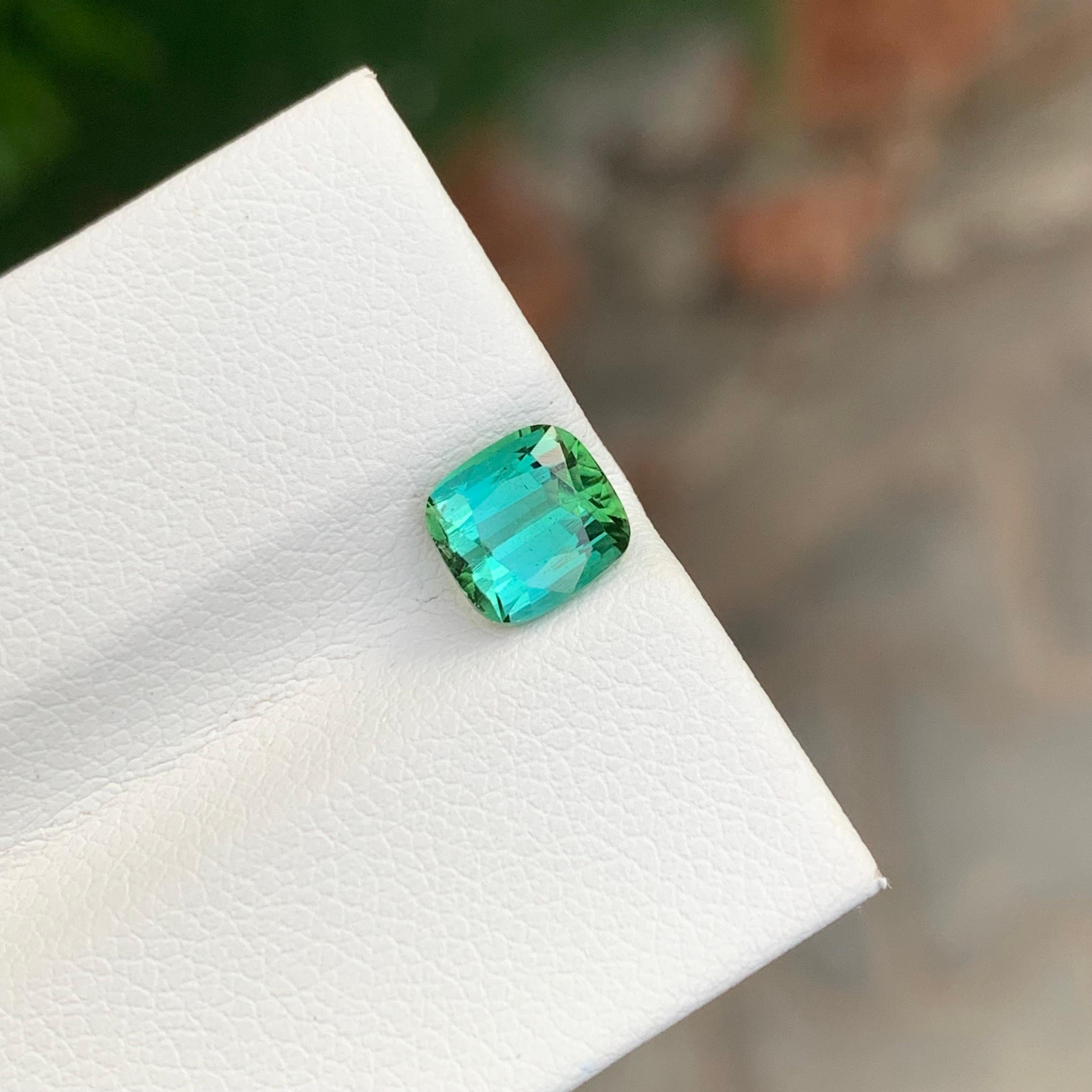Tourmaline lagonale naturelle non sertie de 1.85 carats de forme coussin pour bague en vente 3