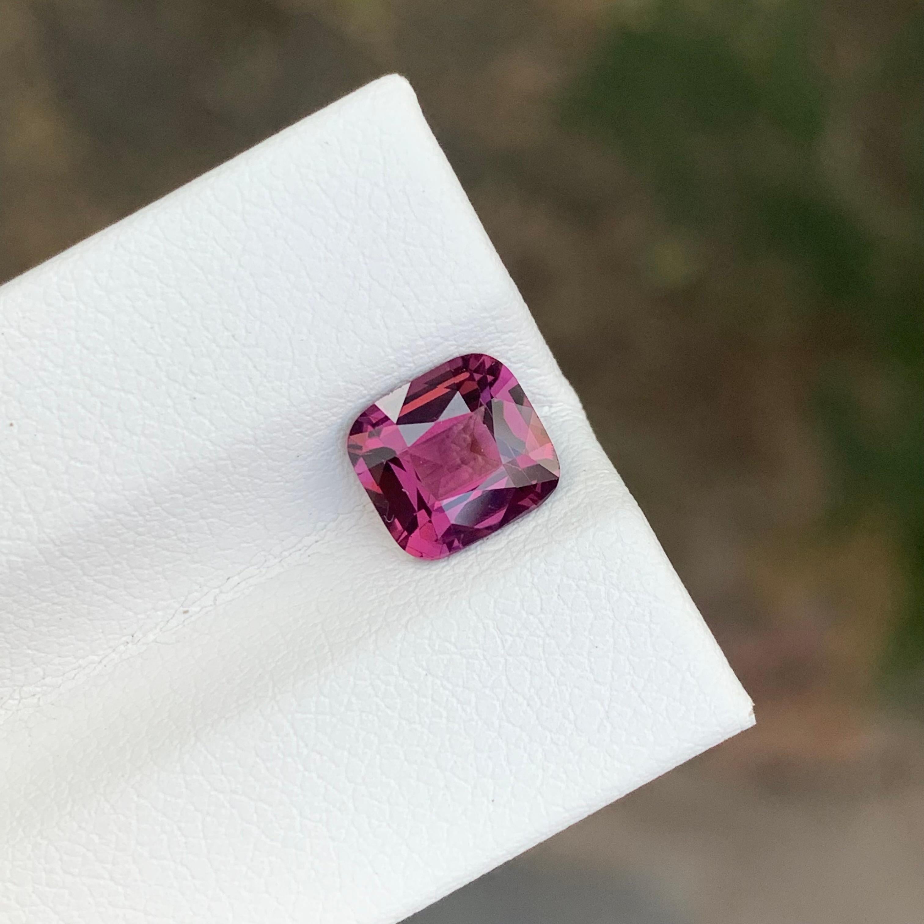 Gema de espinela rosa granate suelta natural de 1,85 quilates procedente de Myanmar Corte cojín en venta