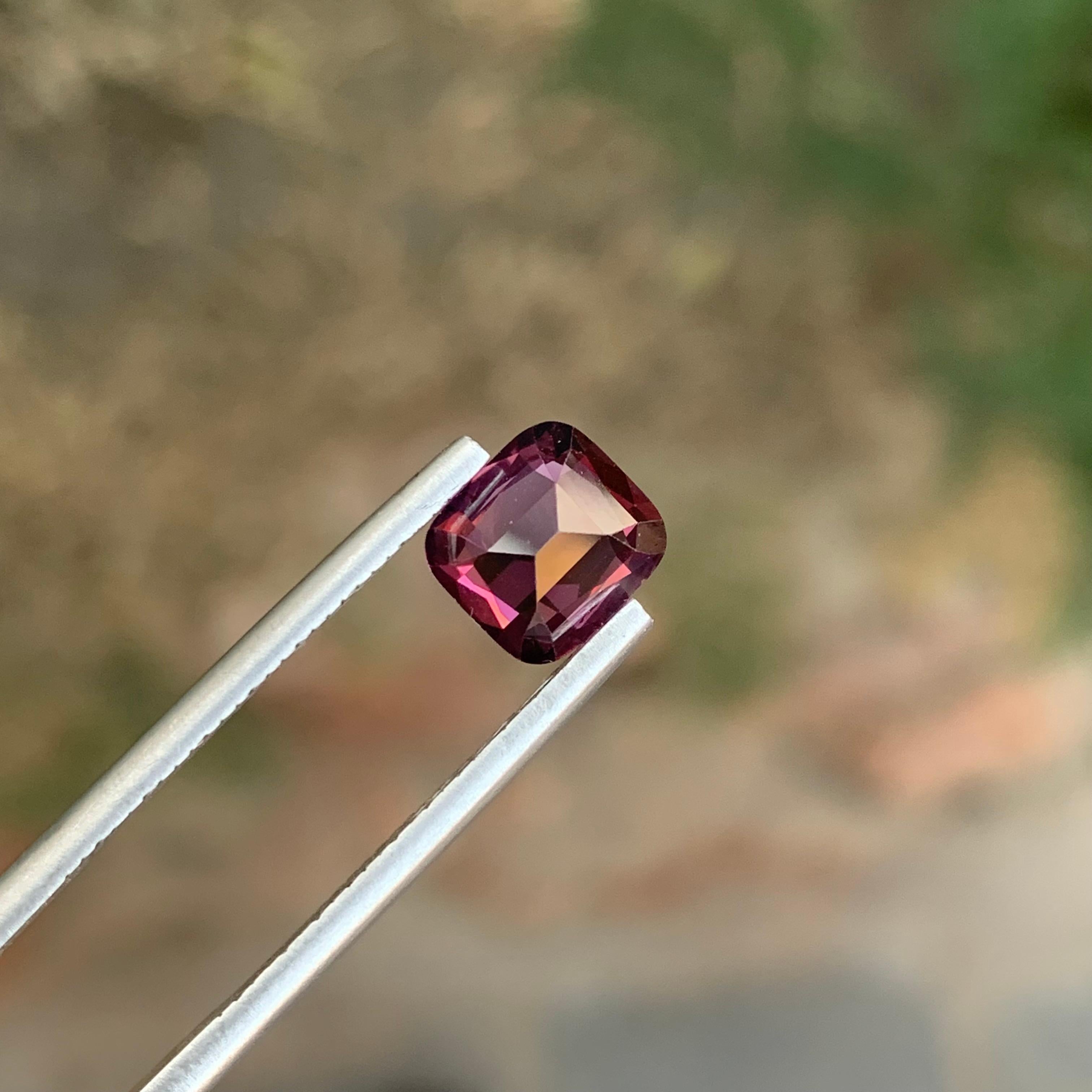 Gema de espinela rosa granate suelta natural de 1,85 quilates procedente de Myanmar en venta 1