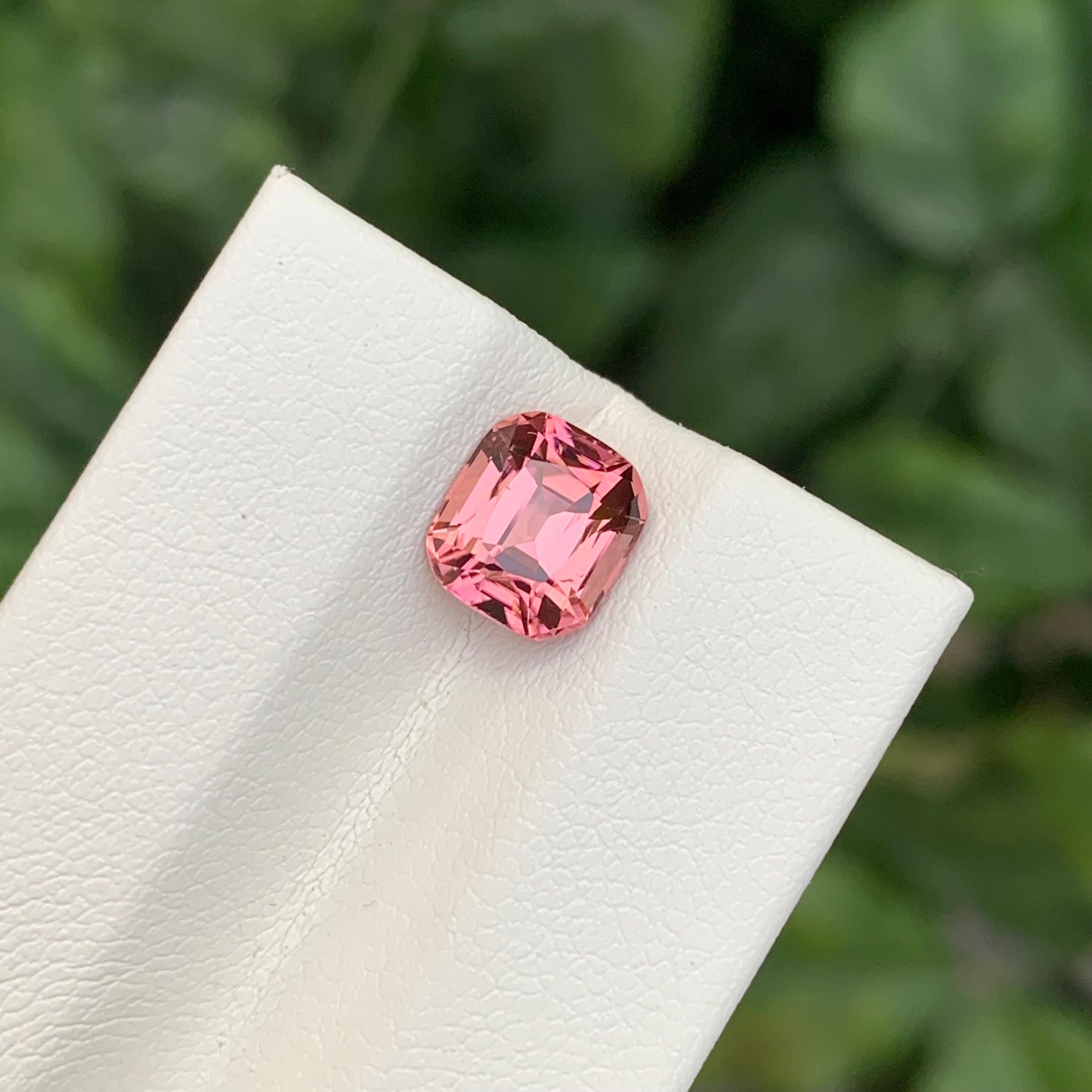 Gema suelta de turmalina rosa natural de 1,85 quilates en forma de cojín Corte cojín en venta