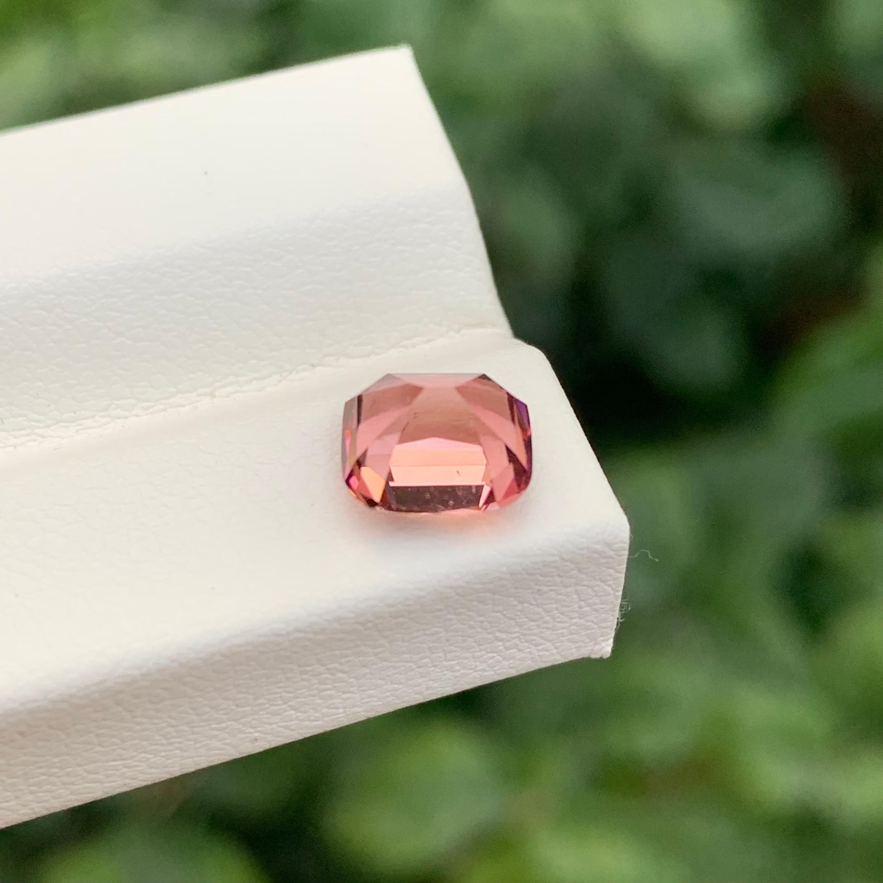 Gema suelta de turmalina rosa natural de 1,85 quilates en forma de cojín en venta 3