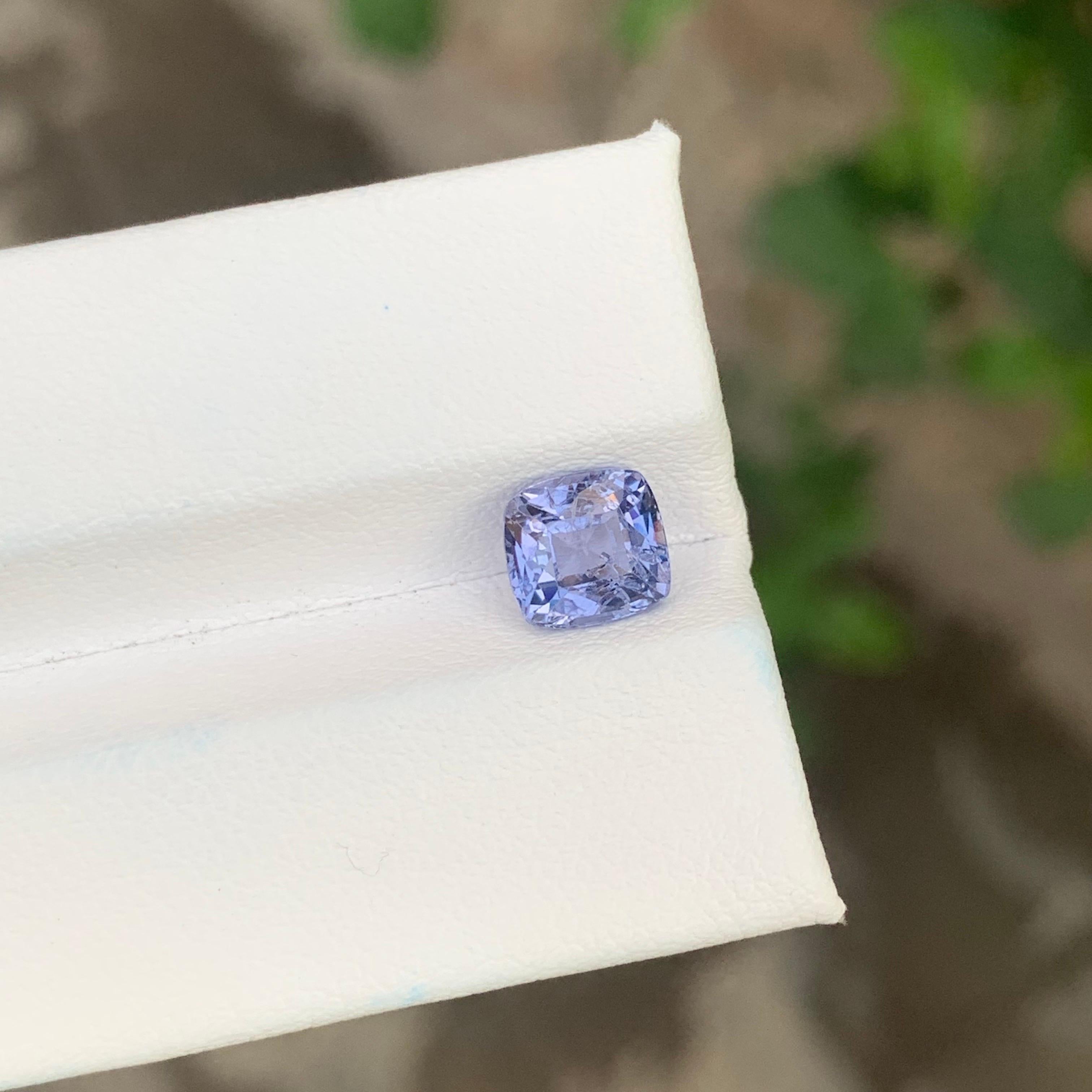 Spinello viola sfaccettato

Peso: 1,85 carati
Dimensioni: 6,8 x 6,4 x 4,8 mm
Colore: Viola 
Trattamento: Non
Origine: Tanzania
Forma: Cuscino
Certificato: Su richiesta

Lo spinello è una gemma affascinante, apprezzata per i suoi colori brillanti e