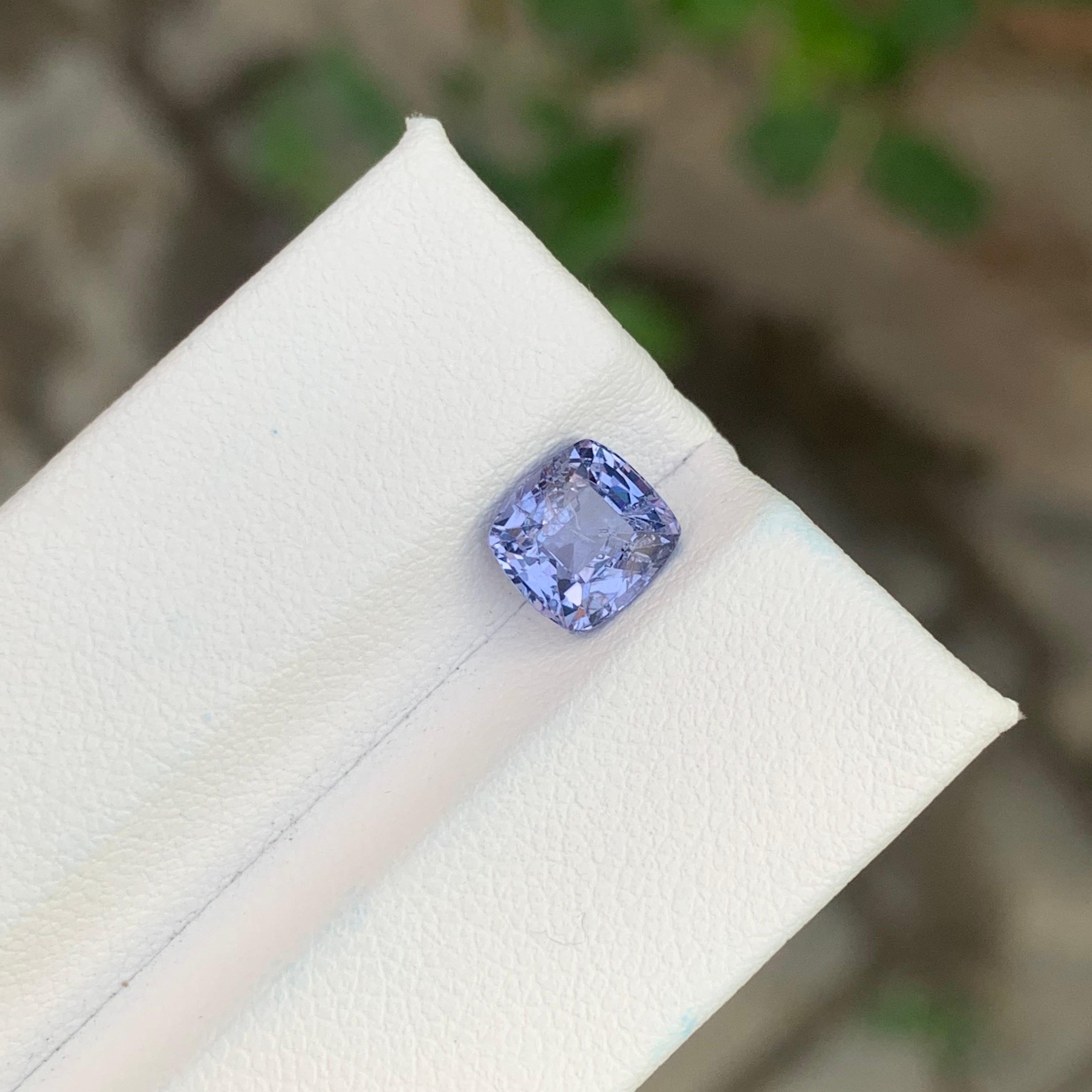 Arts and Crafts 1.85 Carati Nature Spinello viola sfuso a forma di cuscino Gemma in vendita