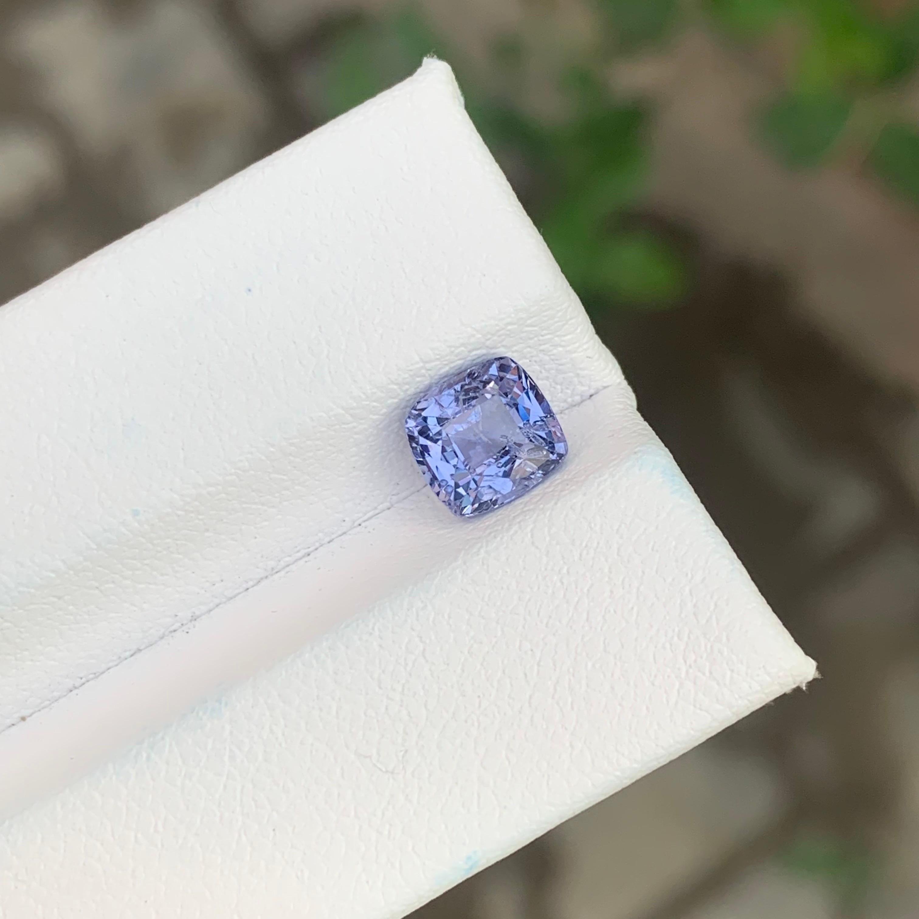 1.85 Carati Nature Spinello viola sfuso a forma di cuscino Gemma In condizioni Nuovo in vendita a Peshawar, PK