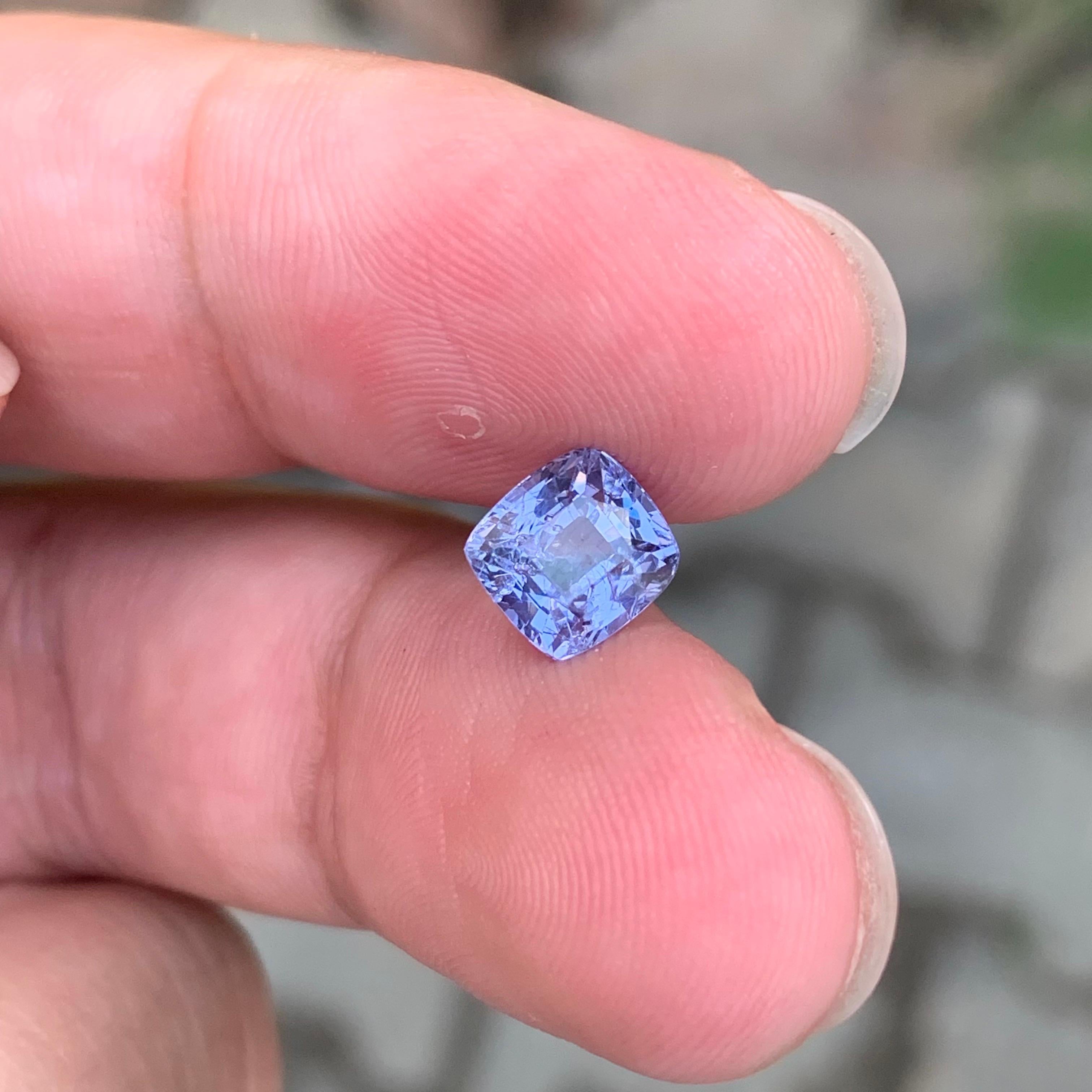 1.85 Carati Nature Spinello viola sfuso a forma di cuscino Gemma in vendita 2