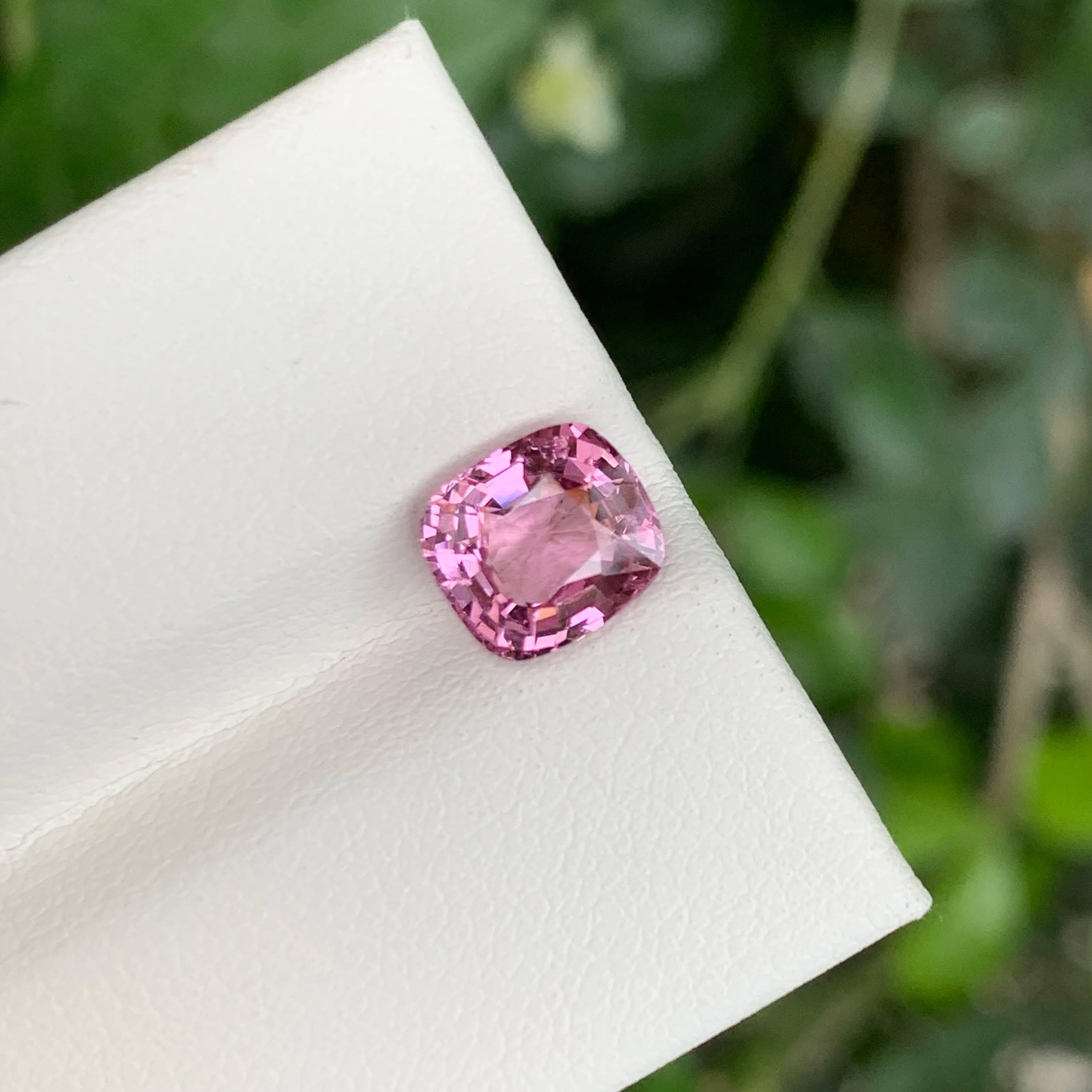 1,85 quilates de espinela rosa violácea natural suelta talla cojín gema birmana en Nuevo estado para la venta en Bangkok, TH