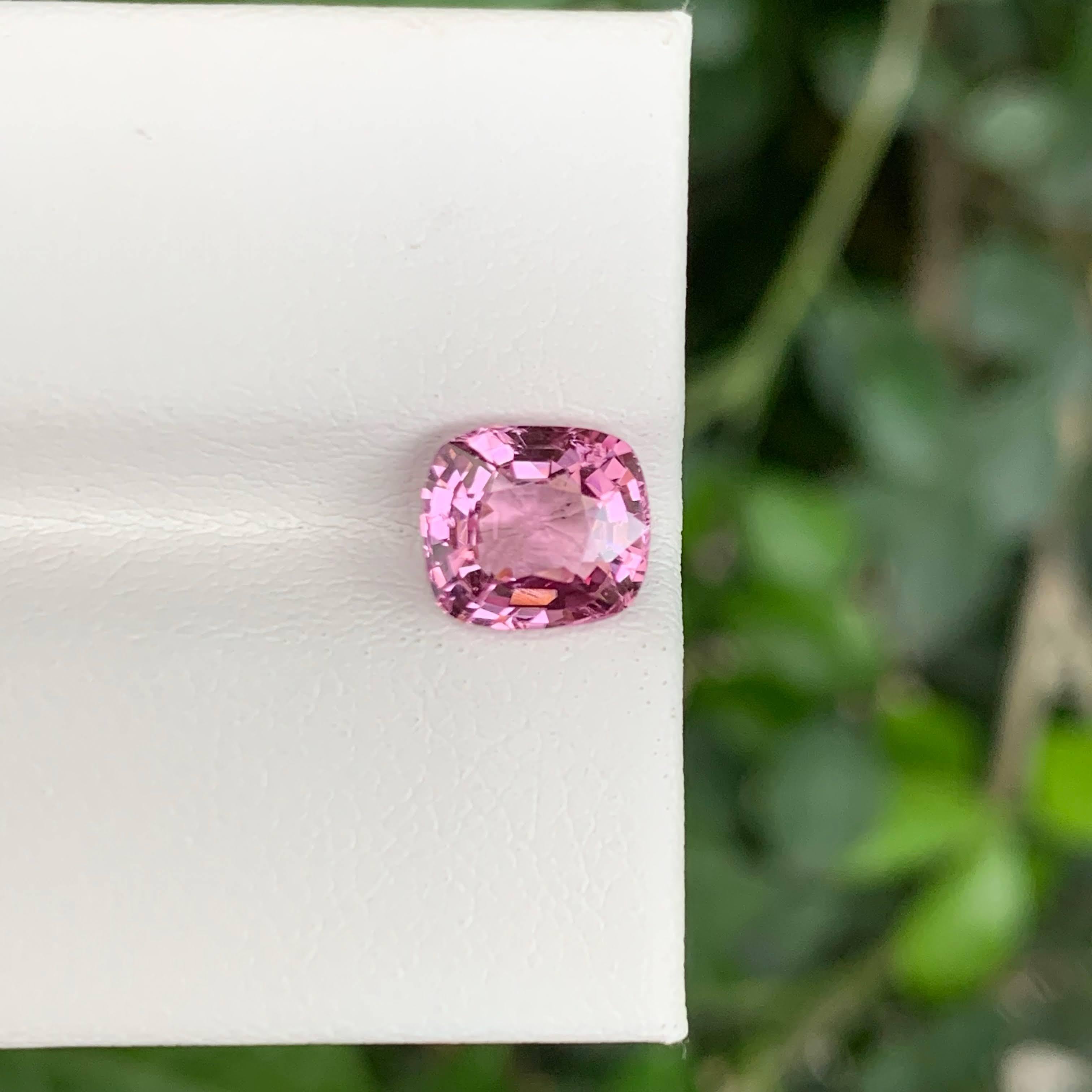 Femenino o masculino 1,85 quilates de espinela rosa violácea natural suelta talla cojín gema birmana en venta