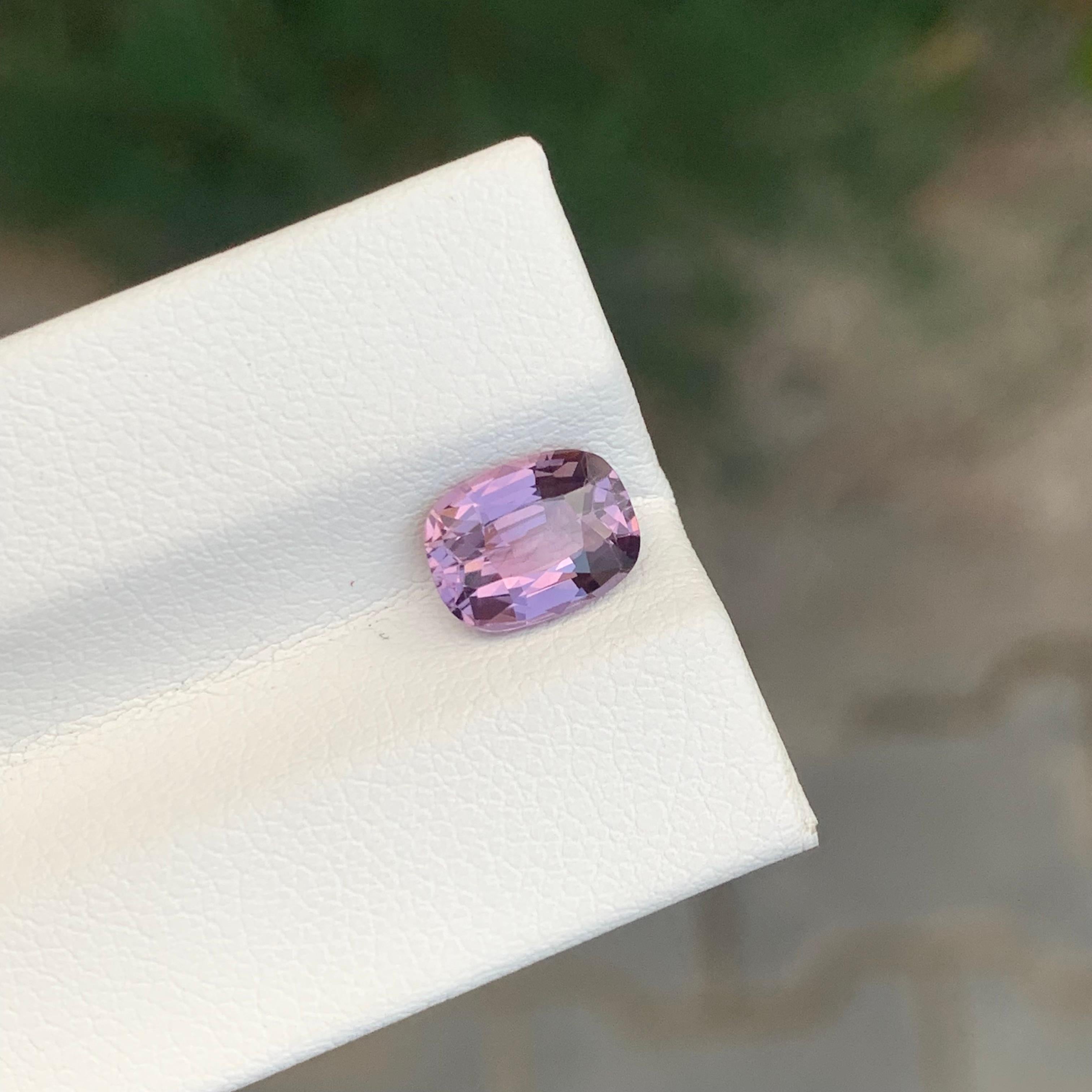 1.85 Carati Nature Spinello rosa violaceo sciolto a forma di cuscino Gemma in vendita 5