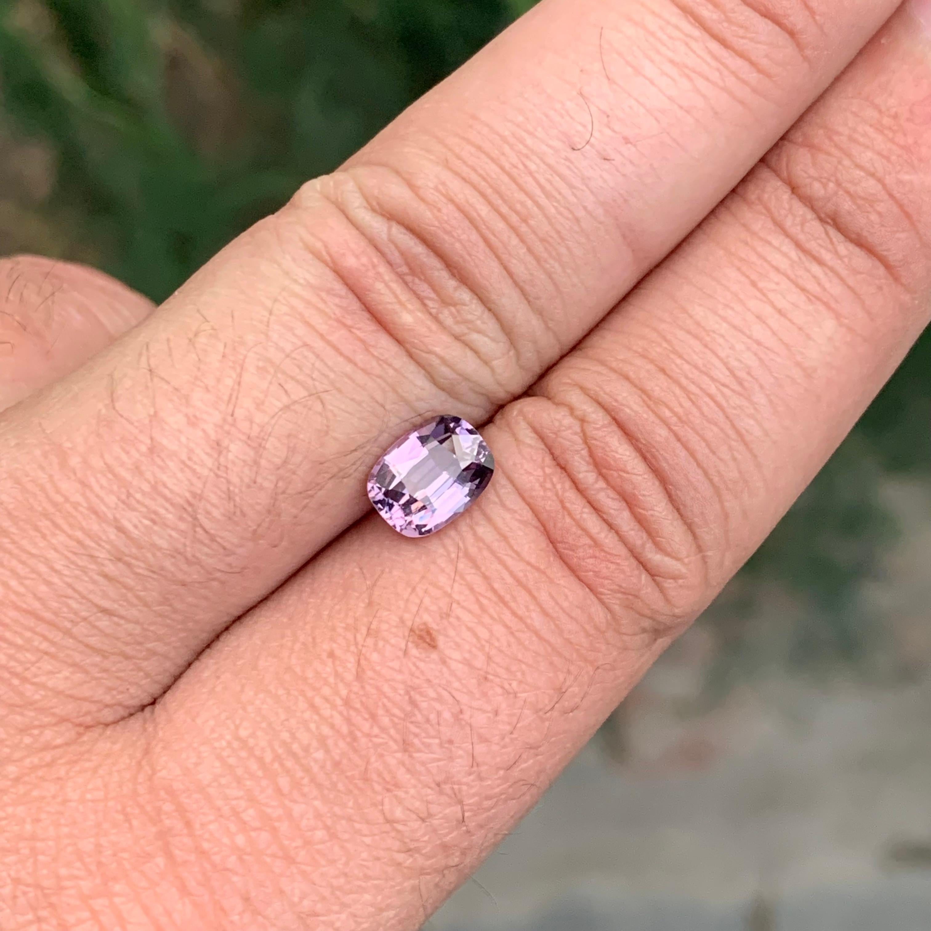 Taglio cuscino 1.85 Carati Nature Spinello rosa violaceo sciolto a forma di cuscino Gemma in vendita