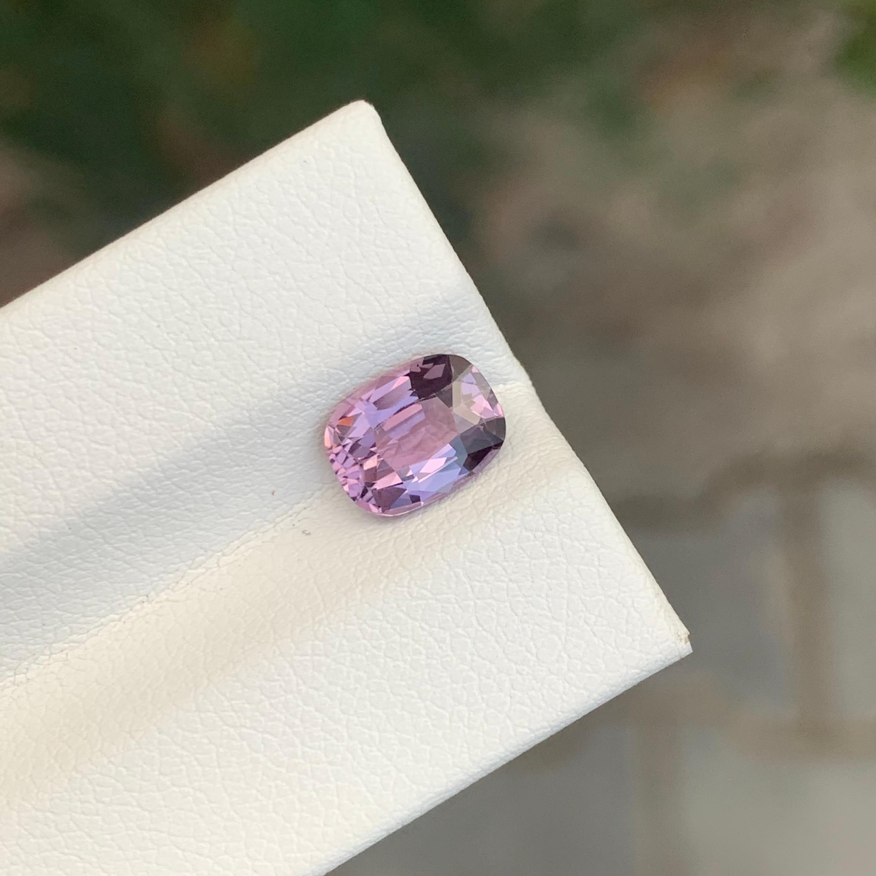 1.85 Carati Nature Spinello rosa violaceo sciolto a forma di cuscino Gemma in vendita 3