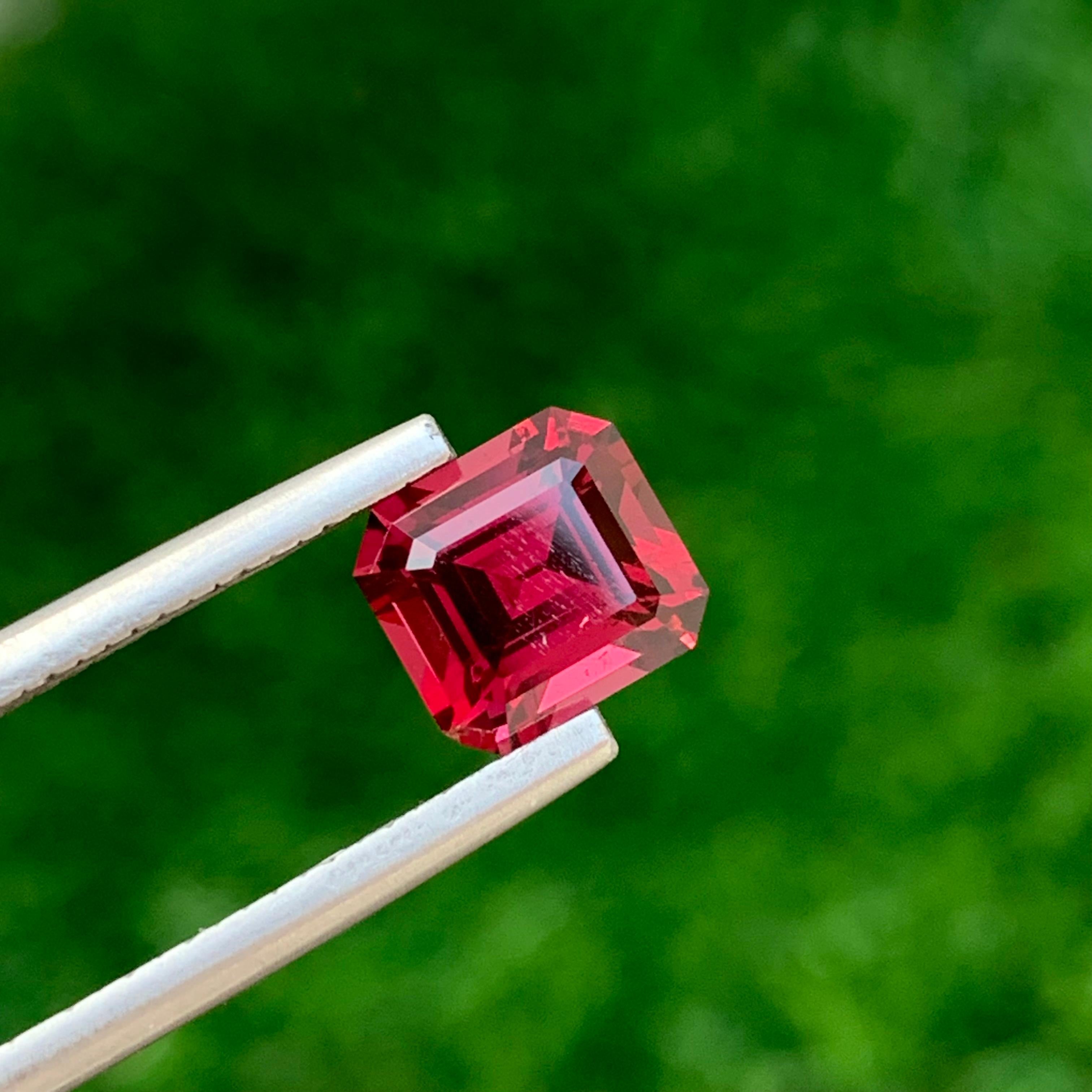 Pierre précieuse rhodolite naturelle de forme carrée de 1,85 carat Neuf - En vente à Peshawar, PK