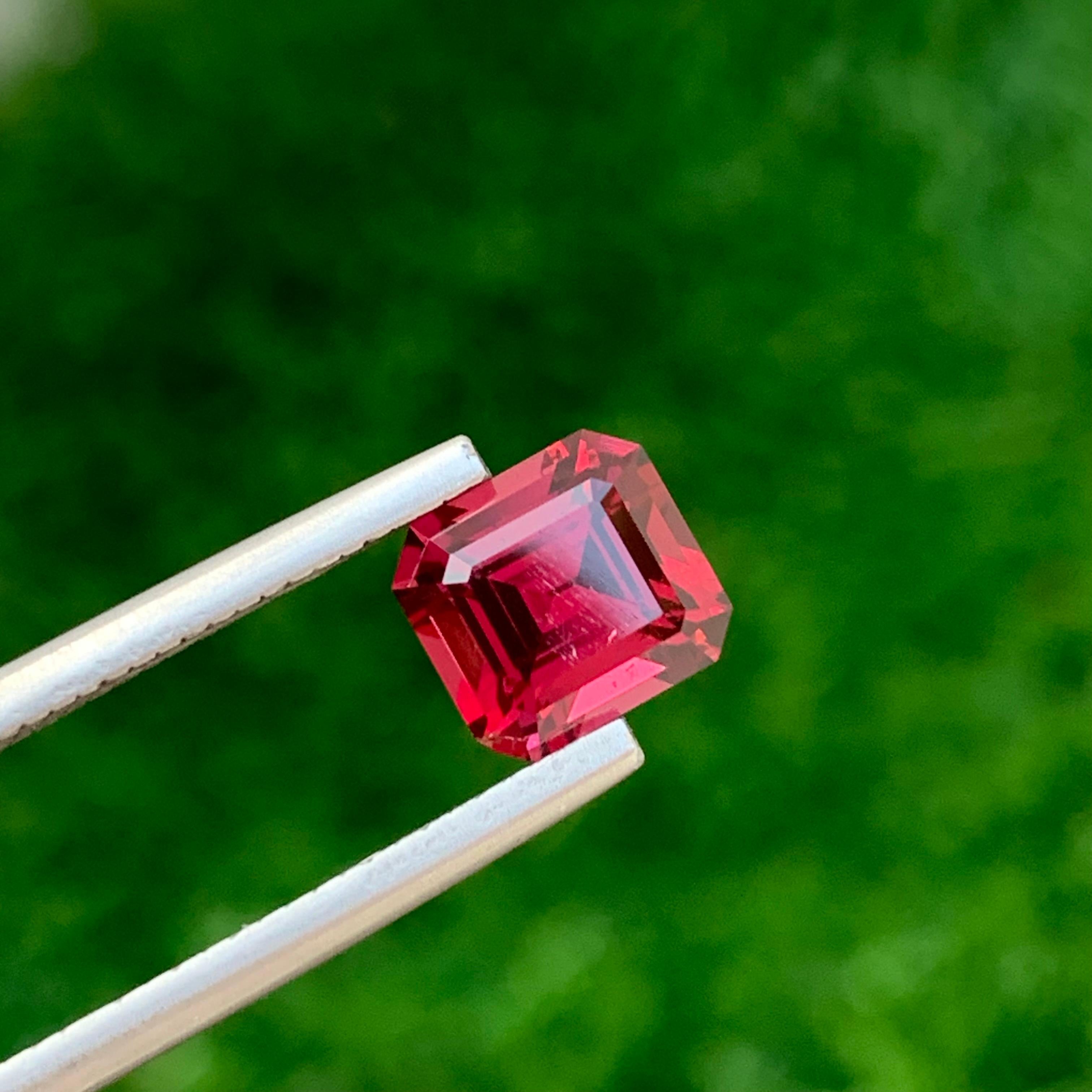 Pierre précieuse rhodolite naturelle de forme carrée de 1,85 carat Unisexe en vente