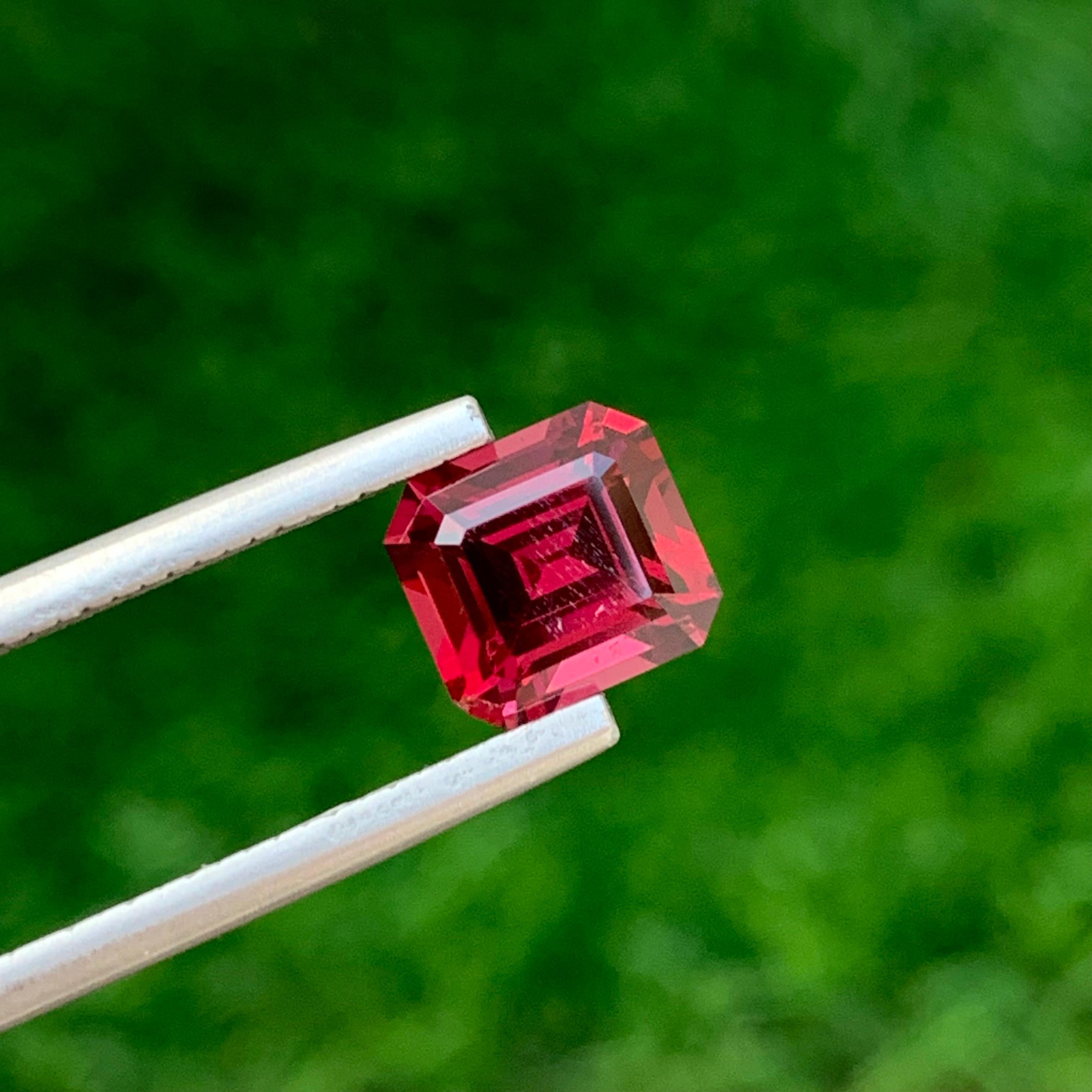 Pierre précieuse rhodolite naturelle de forme carrée de 1,85 carat en vente 1
