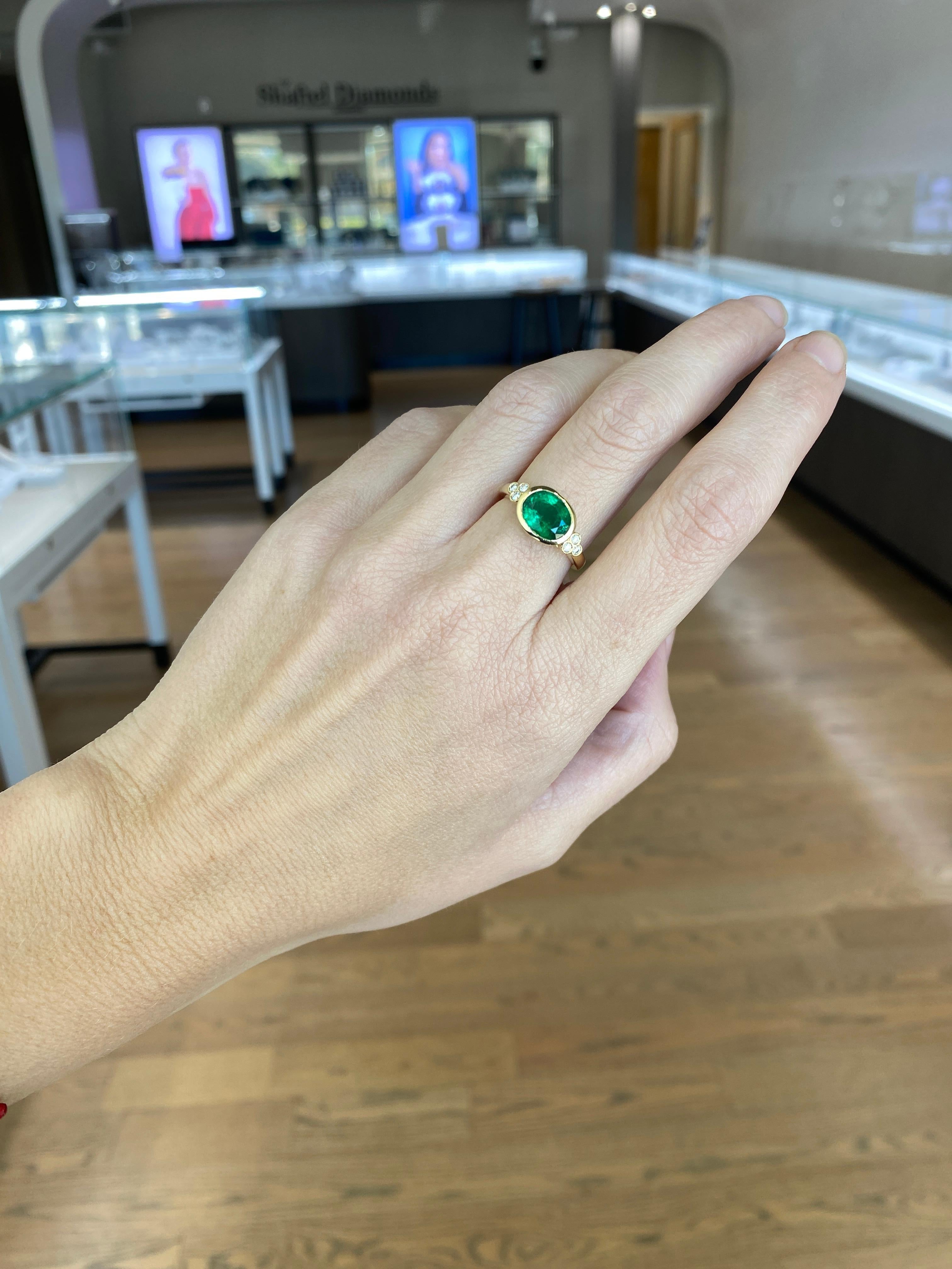 1.85 Carat Natural Oval Cut Bezel Set Emerald 14 Karat Yellow Gold Ring For Sale 13