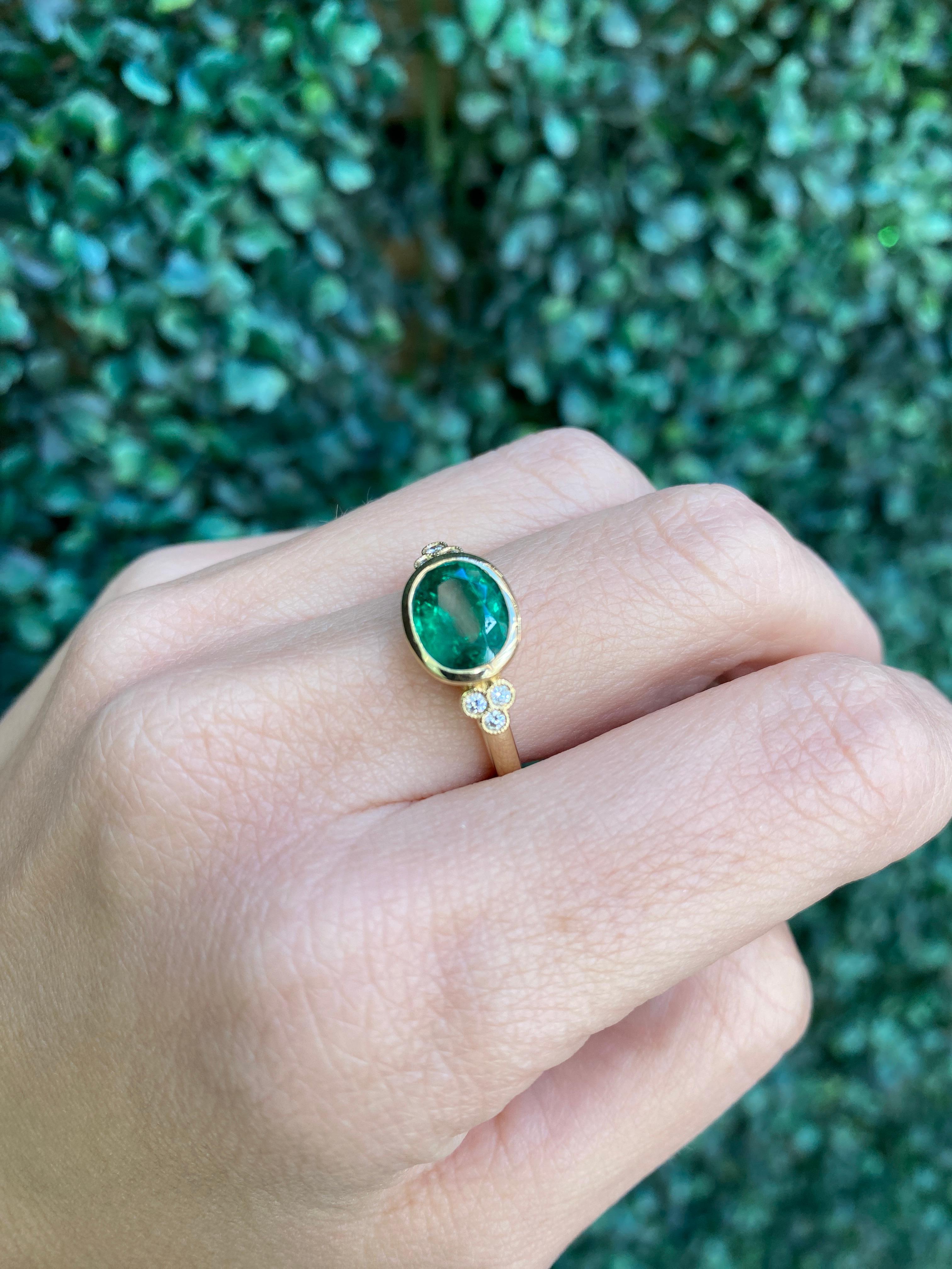 1.85 Carat Natural Oval Cut Bezel Set Emerald 14 Karat Yellow Gold Ring For Sale 4