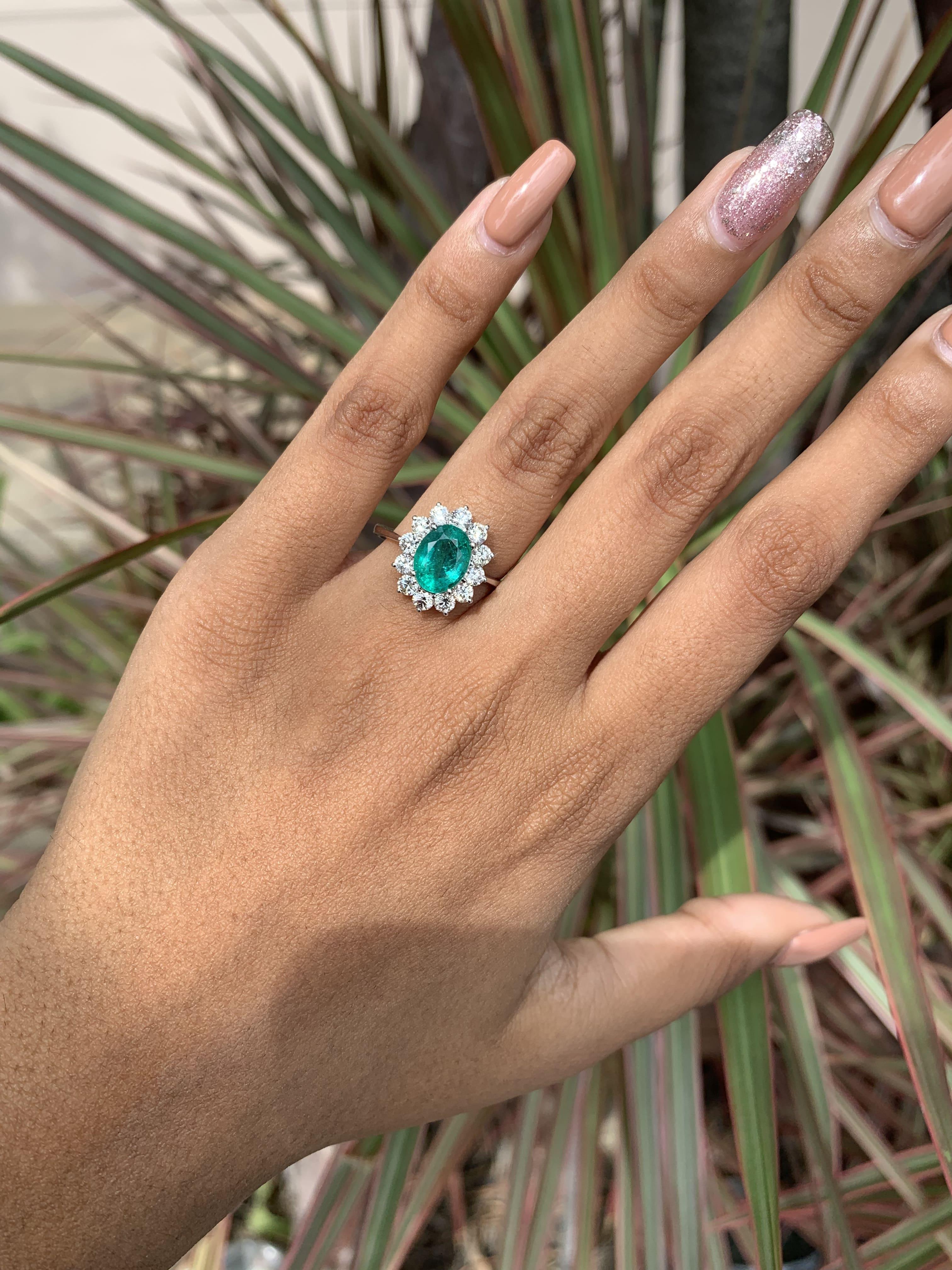 1.64 Ct Vivid Green Zambian Emerald with Halo Diamonds 18K White Gold Ring In New Condition For Sale In Bangkok, TH