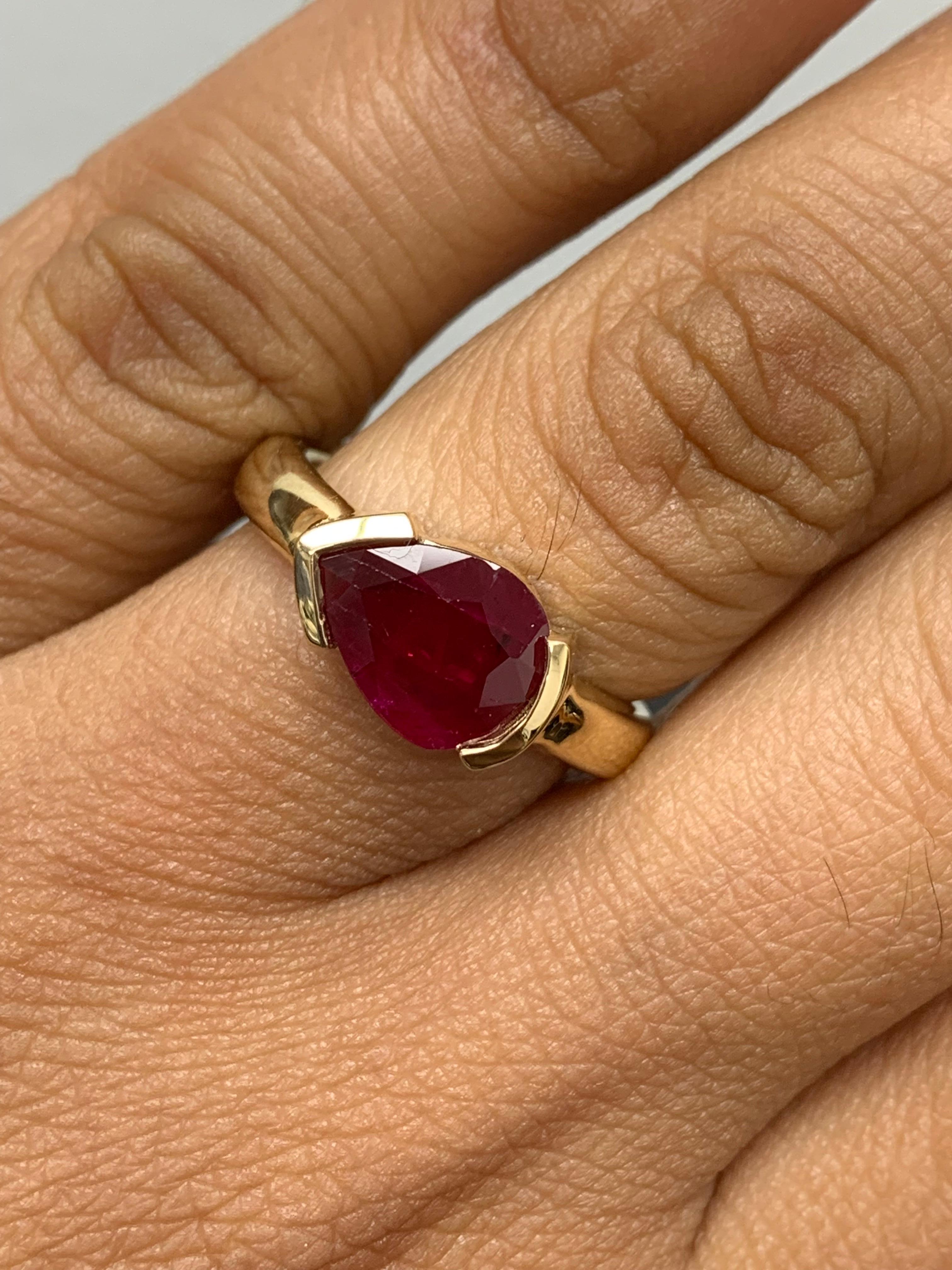 1.85 Carat Pear shape Ruby Ring in 14k Yellow Gold In New Condition For Sale In NEW YORK, NY