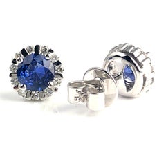 1.85 Carat Round Blue Sapphire Stud Earrings in Nat Diamond Halo in 18K ref1223