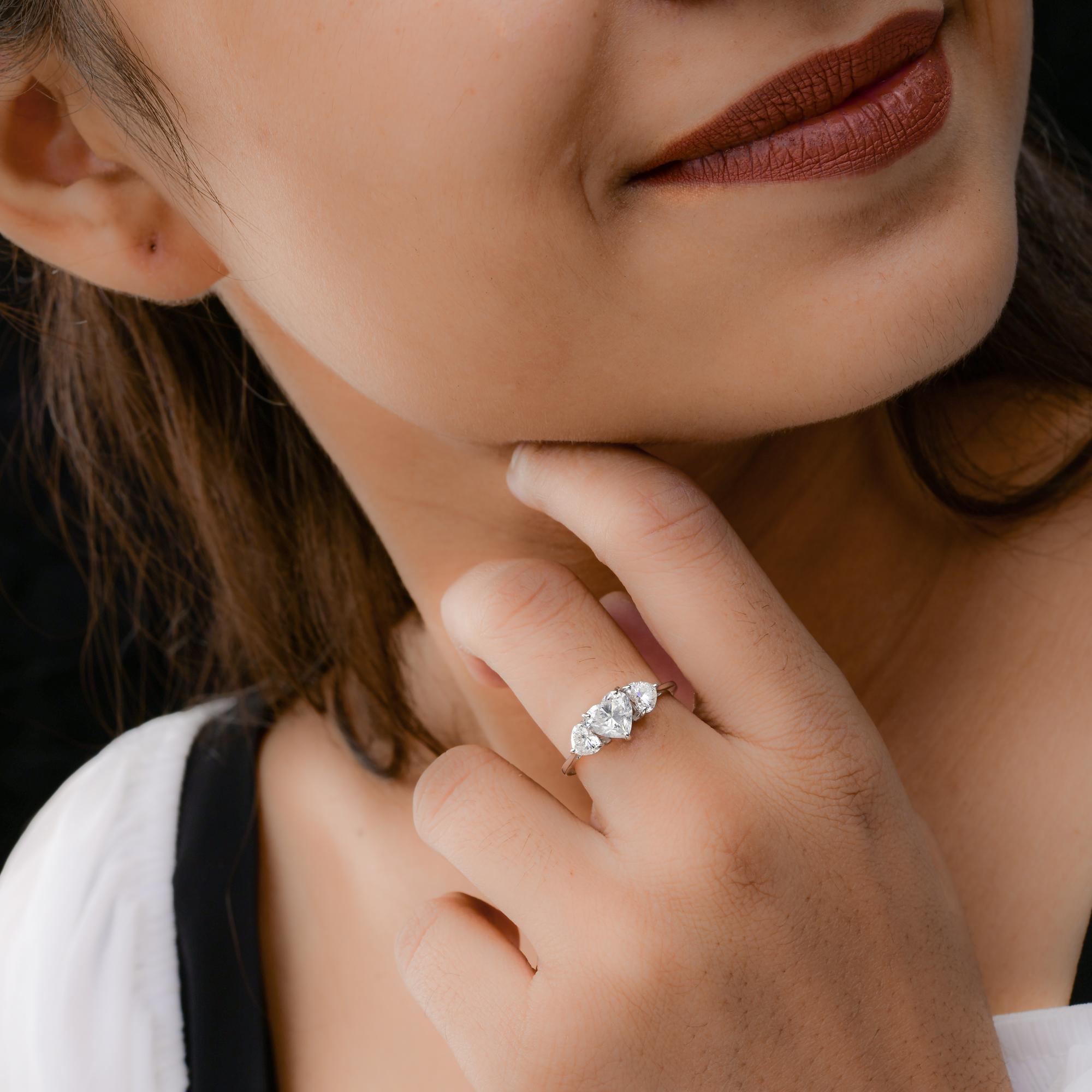 1,85 quilates SI/H Corazón talla brillante Anillo de tres piedras Oro blanco 14 quilates Corte de corazón en venta