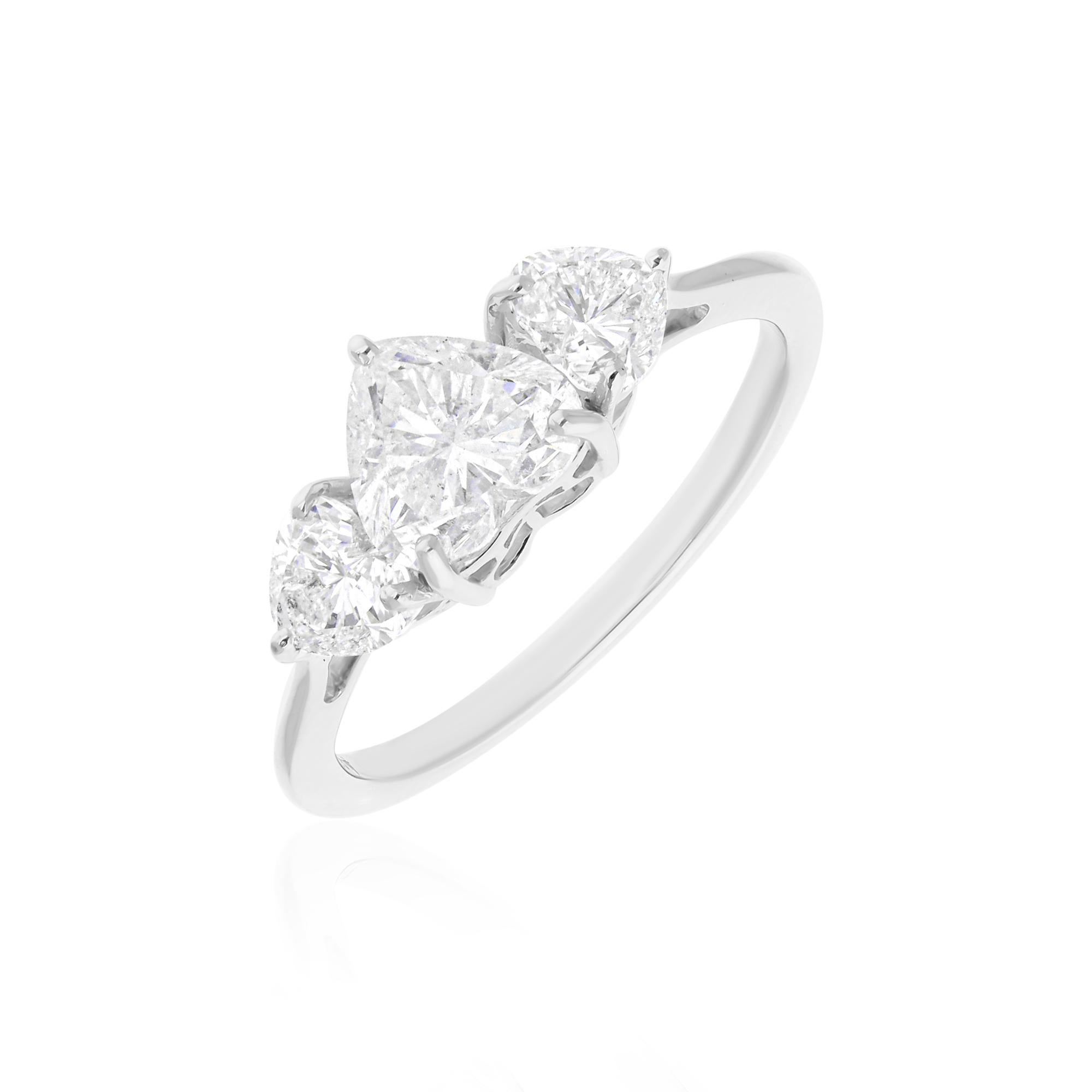 Fundido en oro de 18 quilates, este exquisito anillo está engastado con 1,85 quilates de brillantes diamantes.

El anillo es de la talla 7 y puede cambiarse a una talla mayor o menor si se solicita. SIGUE LA TIENDA DE SPECTRUM JEWELS para ver la